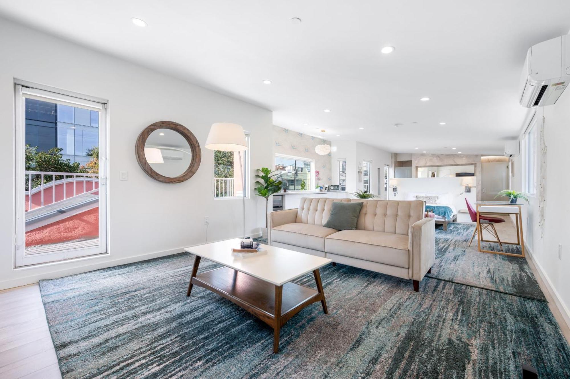 Day Dreams By Avantstay Private Balcony A Hollywood Location Apartment Los Angeles