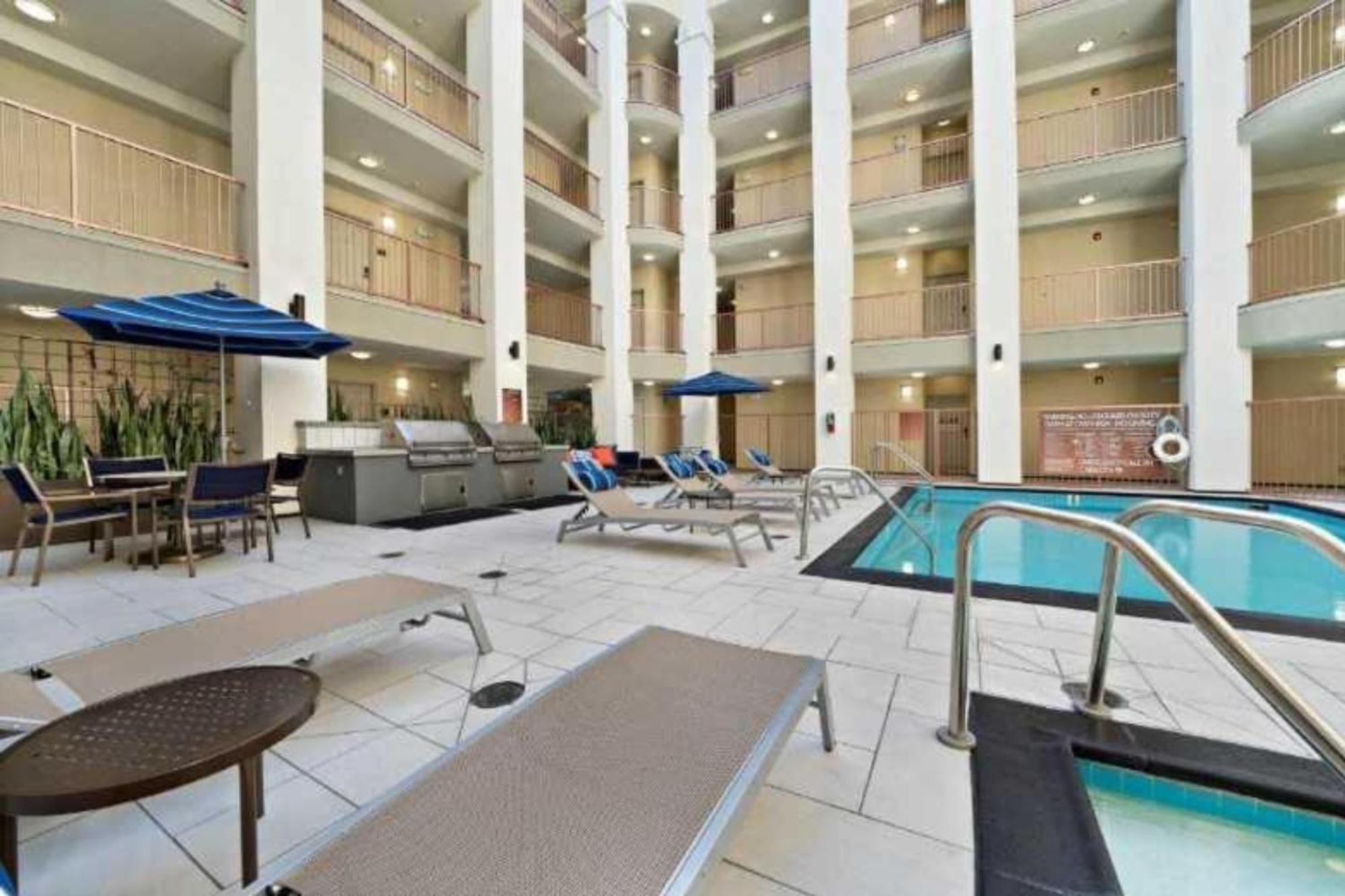 Bright & Spacious In Iconic La Neighborhood-free Parking Los Angeles