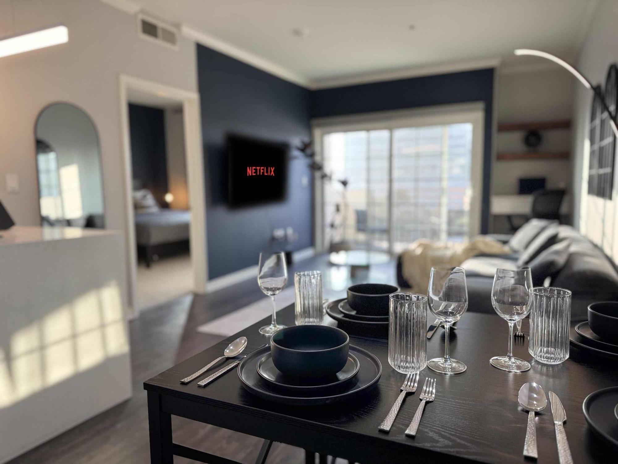 Bright & Spacious In Iconic La Neighborhood-free Parking