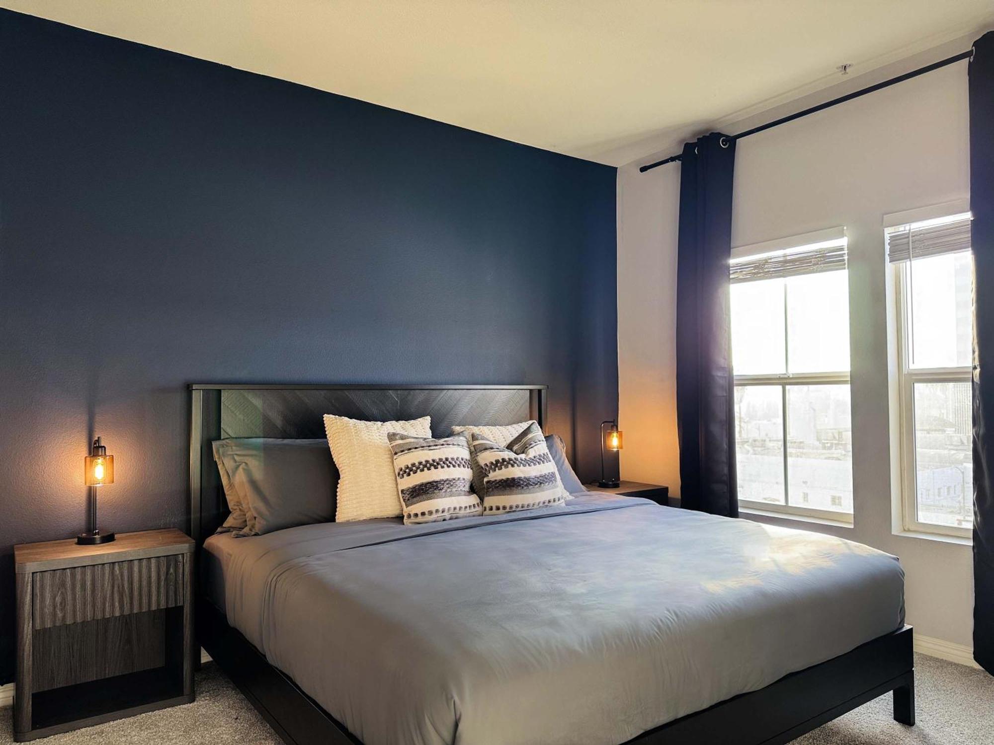 Bright & Spacious In Iconic La Neighborhood-free Parking *