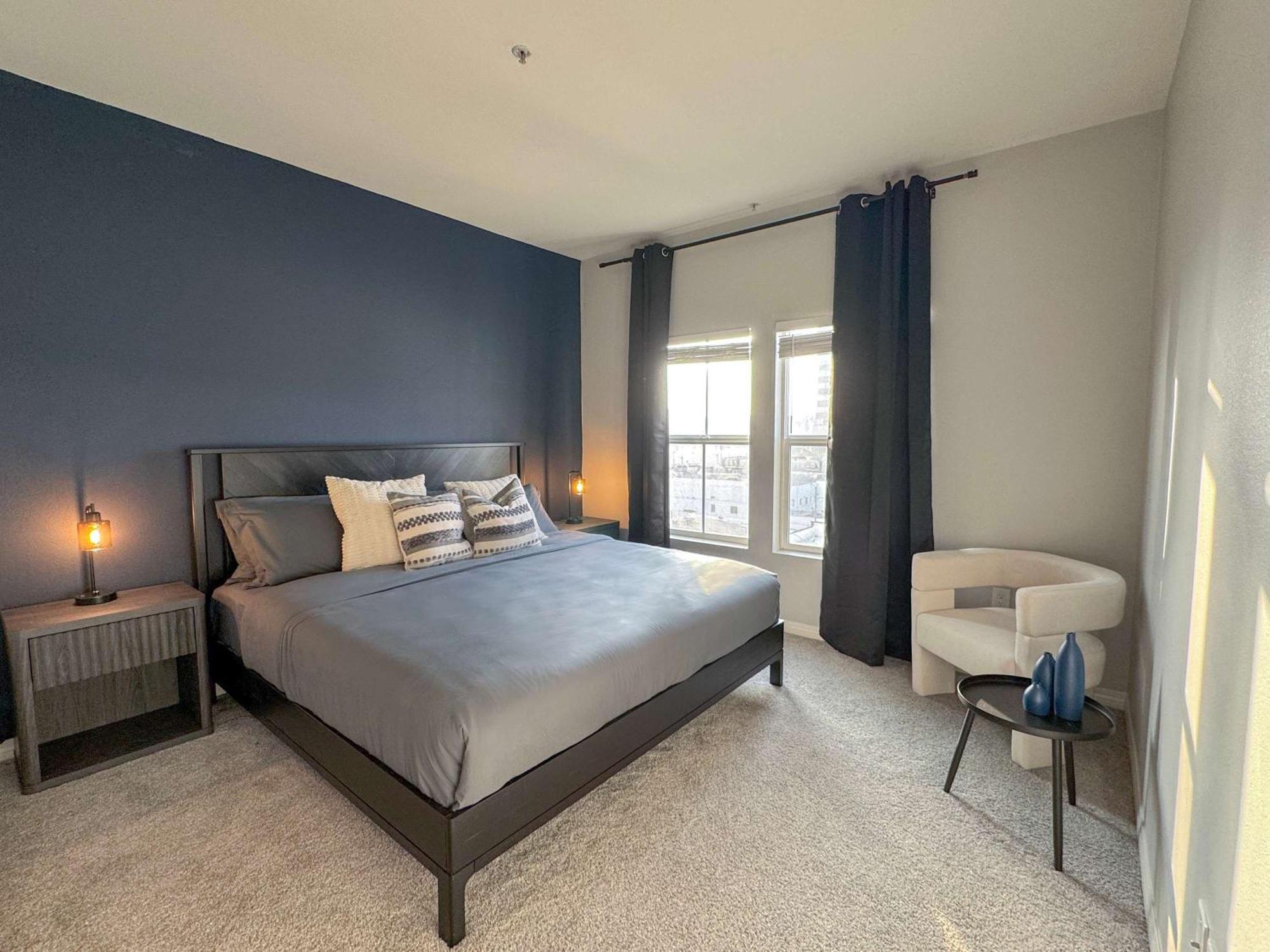 Bright & Spacious In Iconic La Neighborhood-free Parking