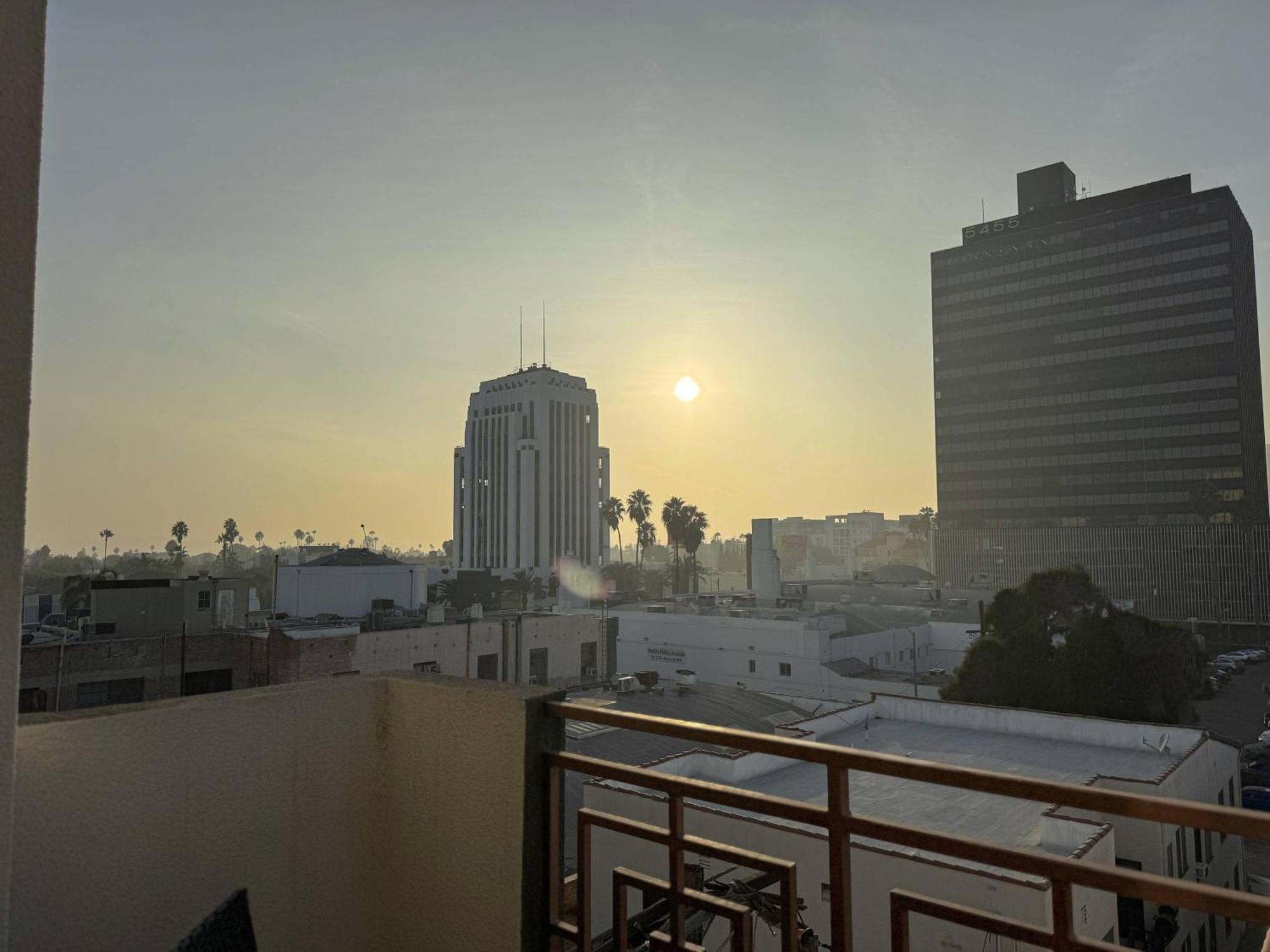 Bright & Spacious In Iconic La Neighborhood-free Parking Los Angeles