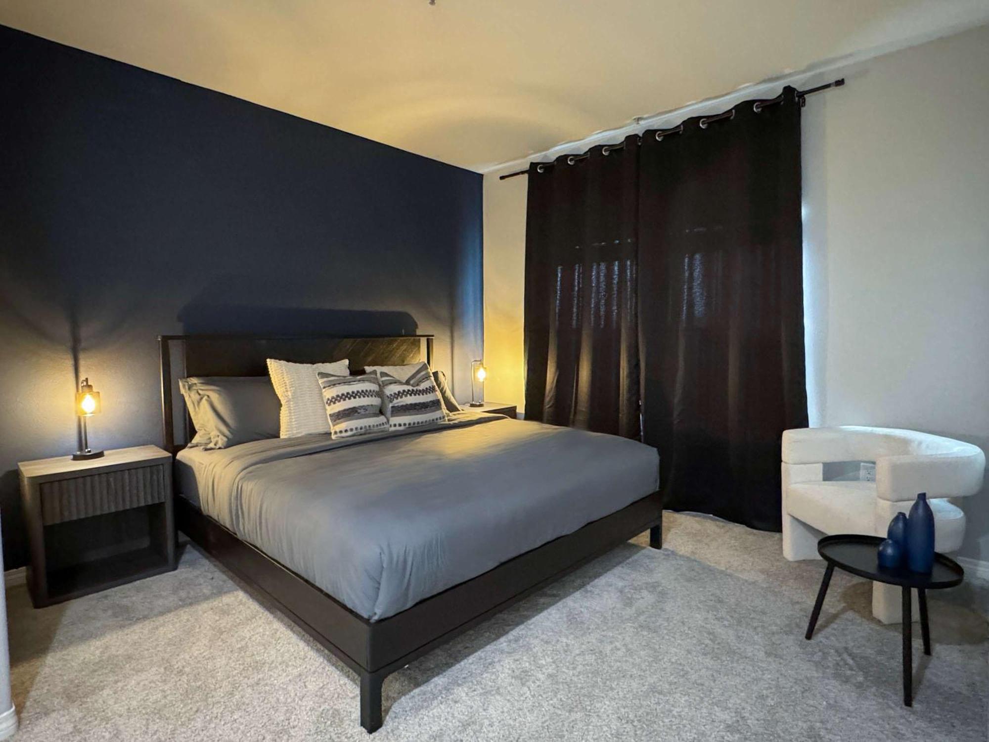 Bright & Spacious In Iconic La Neighborhood-free Parking Apartment Los Angeles