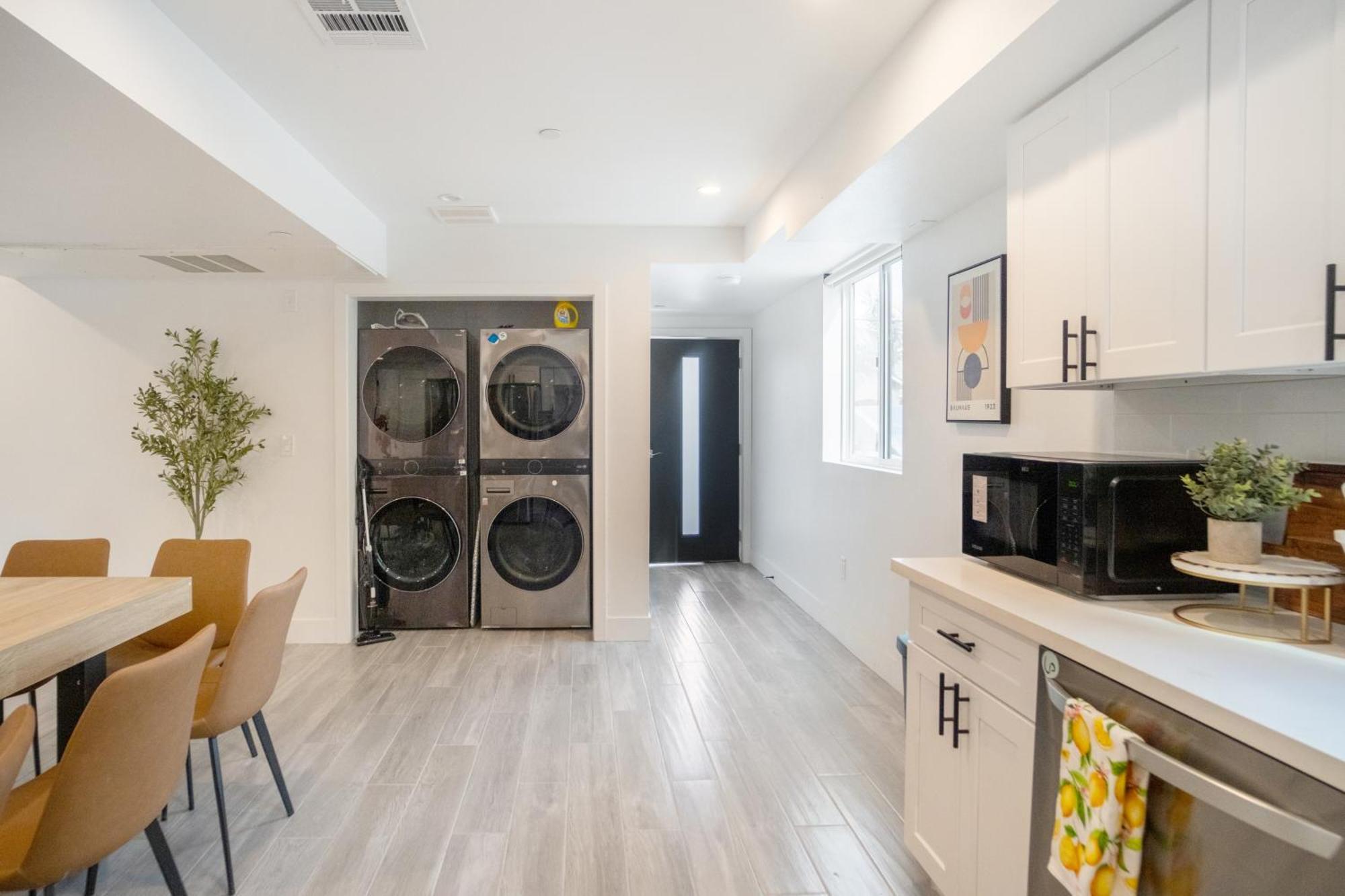 Guest house Cozy Urban Retreat Near Downtown La & Usc - Private With Shared Living And Kitchen *