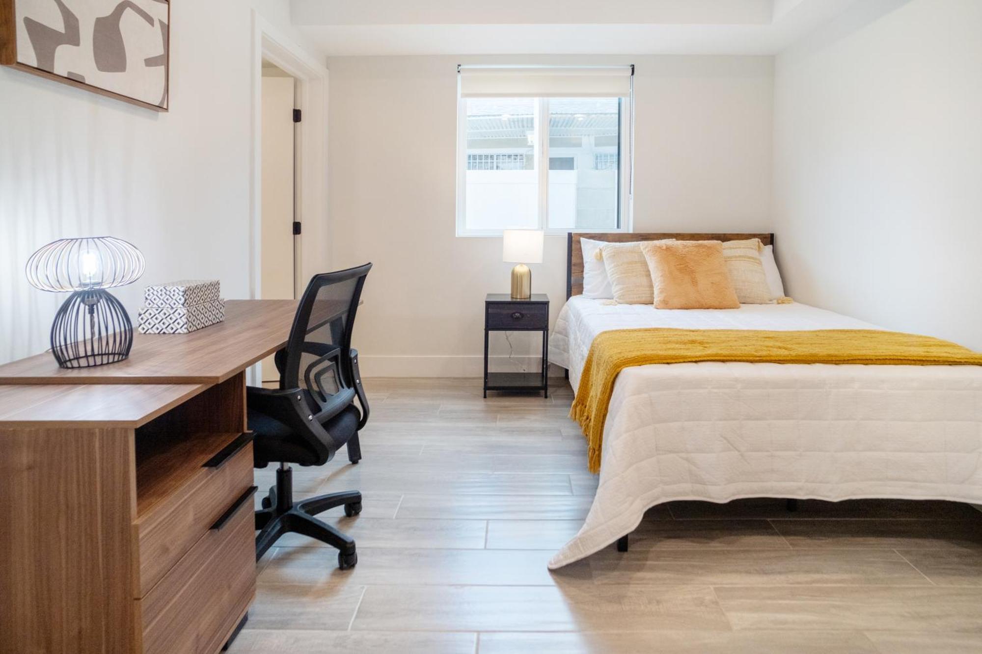 Cozy Urban Retreat Near Downtown La & Usc - Private With Shared Living And Kitchen Guest house Los Angeles