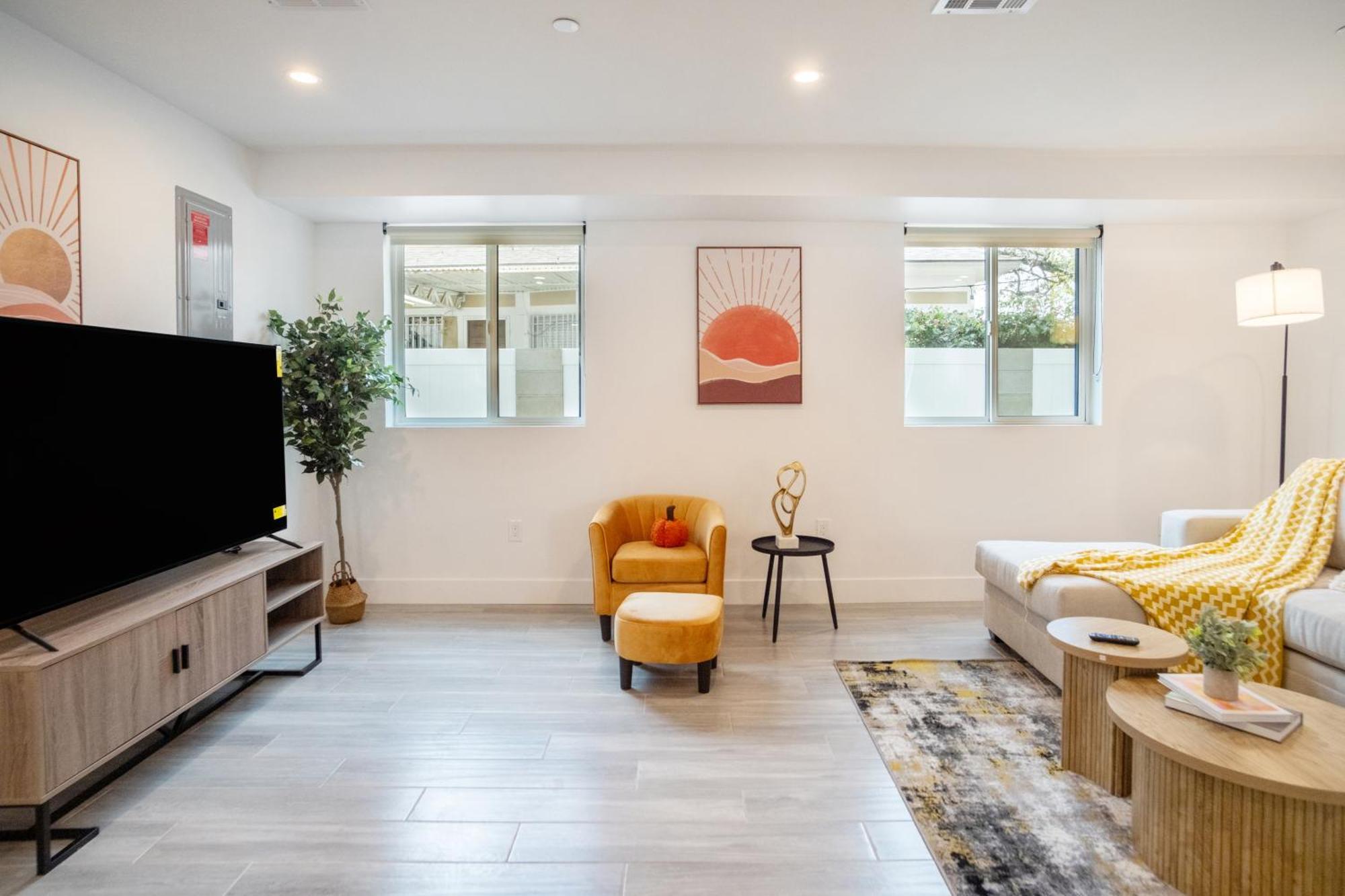 Cozy Urban Retreat Near Downtown La & Usc - Private With Shared Living And Kitchen *