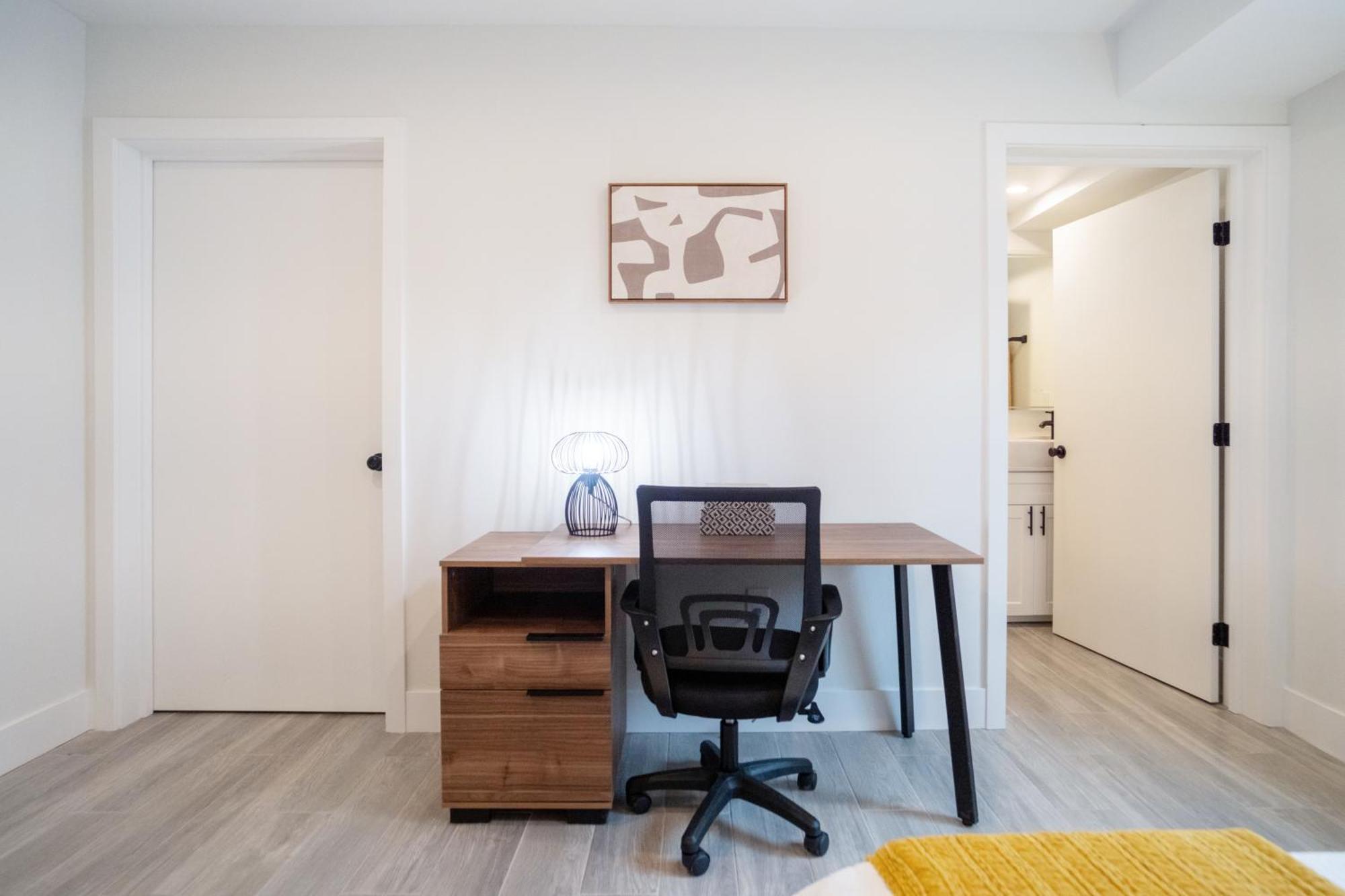 Cozy Urban Retreat Near Downtown La & Usc - Private With Shared Living And Kitchen Guest house