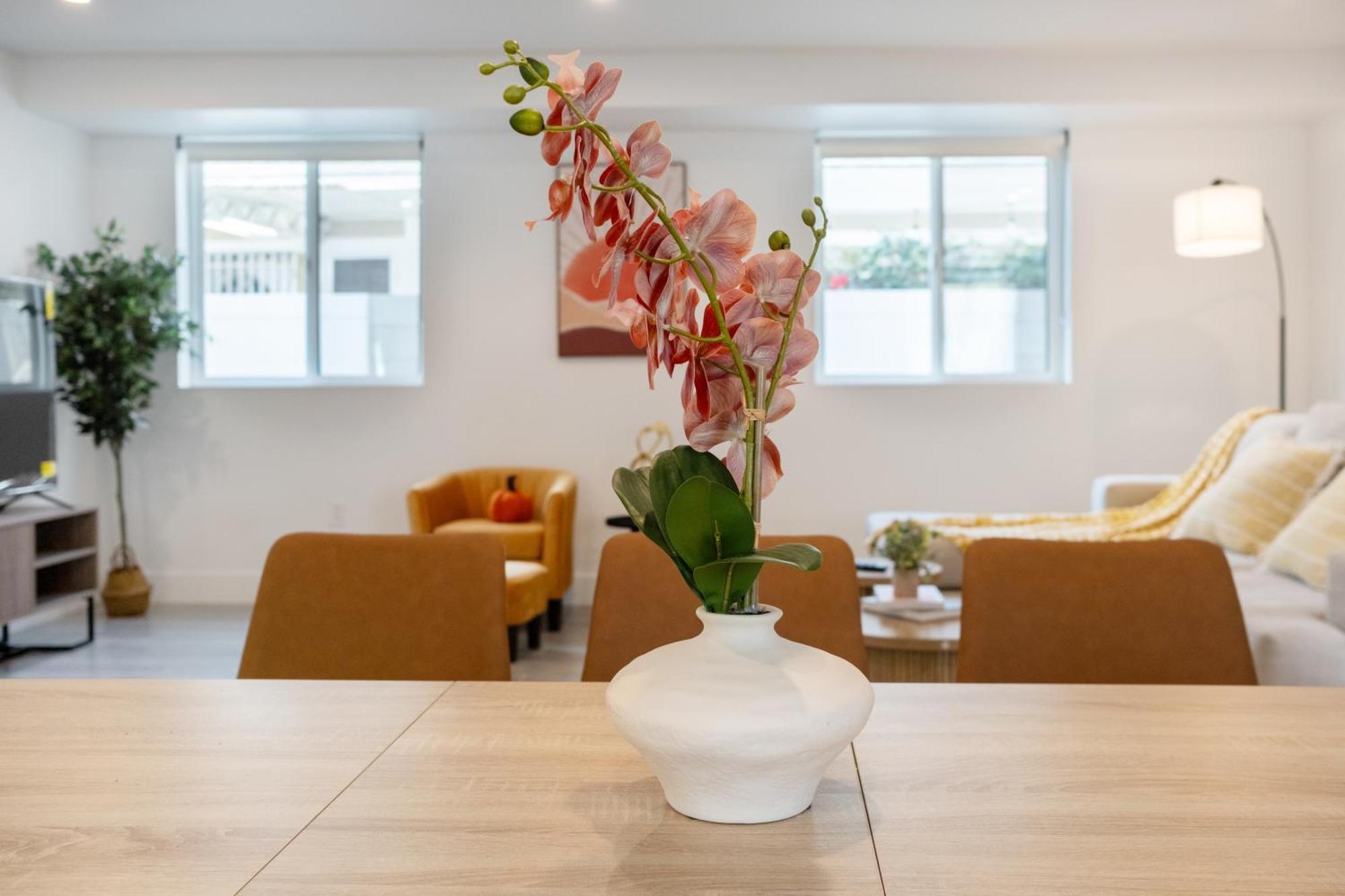 Cozy Urban Retreat Near Downtown La & Usc - Private With Shared Living And Kitchen Guest house *