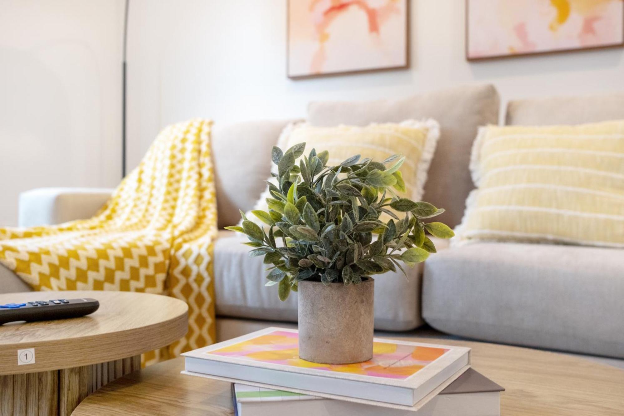 Cozy Urban Retreat Near Downtown La & Usc - Private With Shared Living And Kitchen * Los Angeles