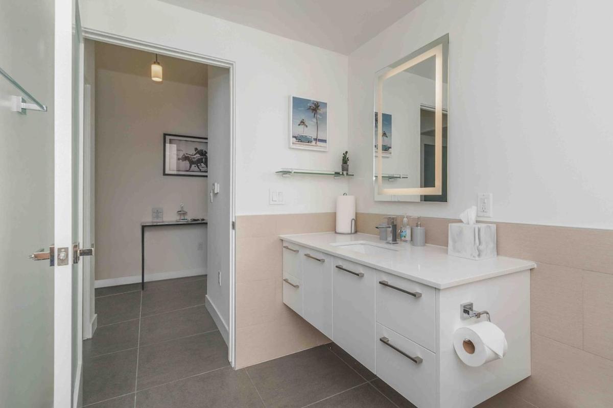 Modern Loft-rooftop Pool, Spa, Gym & Free Parking * Los Angeles