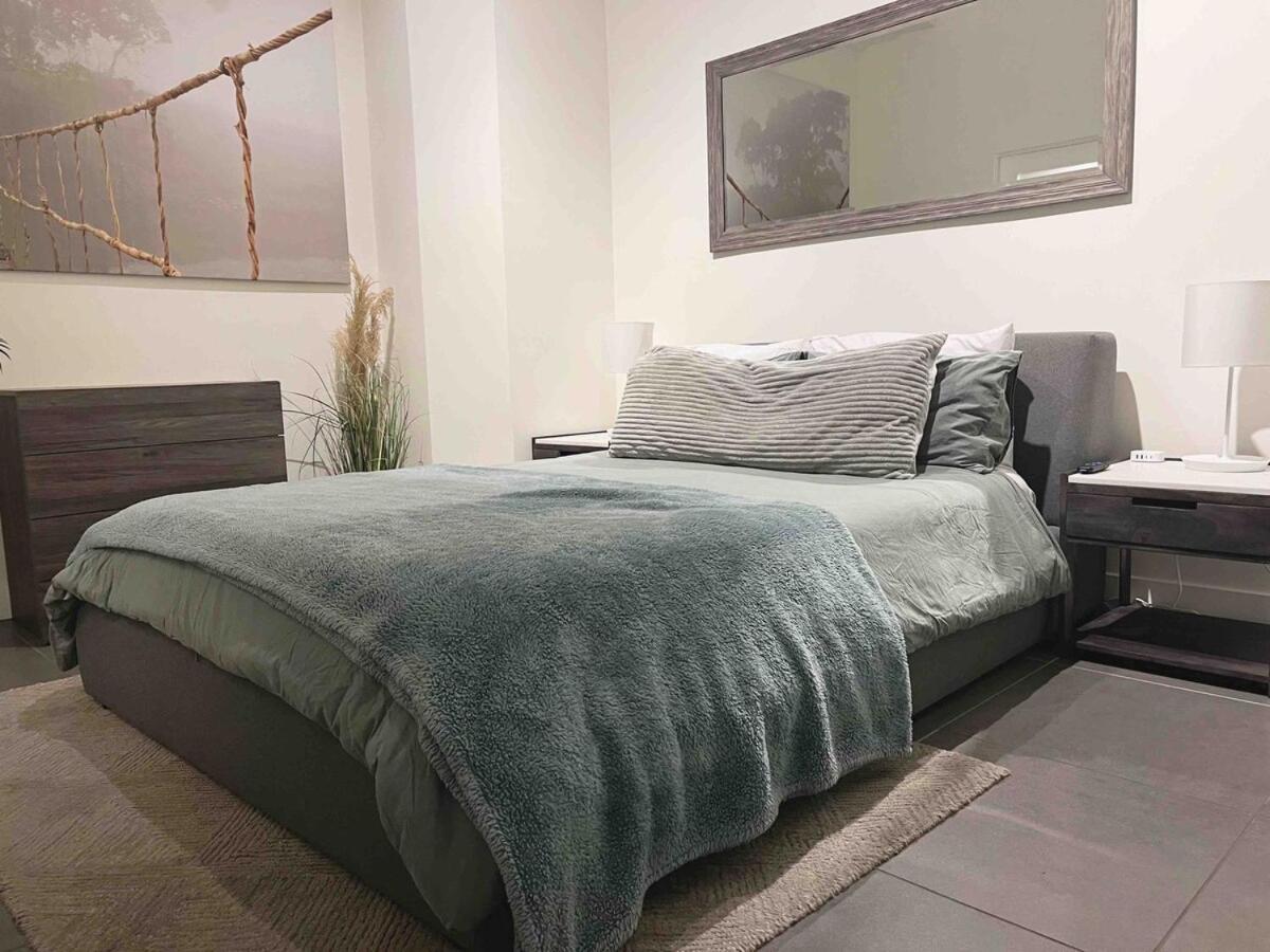 Modern Loft-rooftop Pool, Spa, Gym & Free Parking