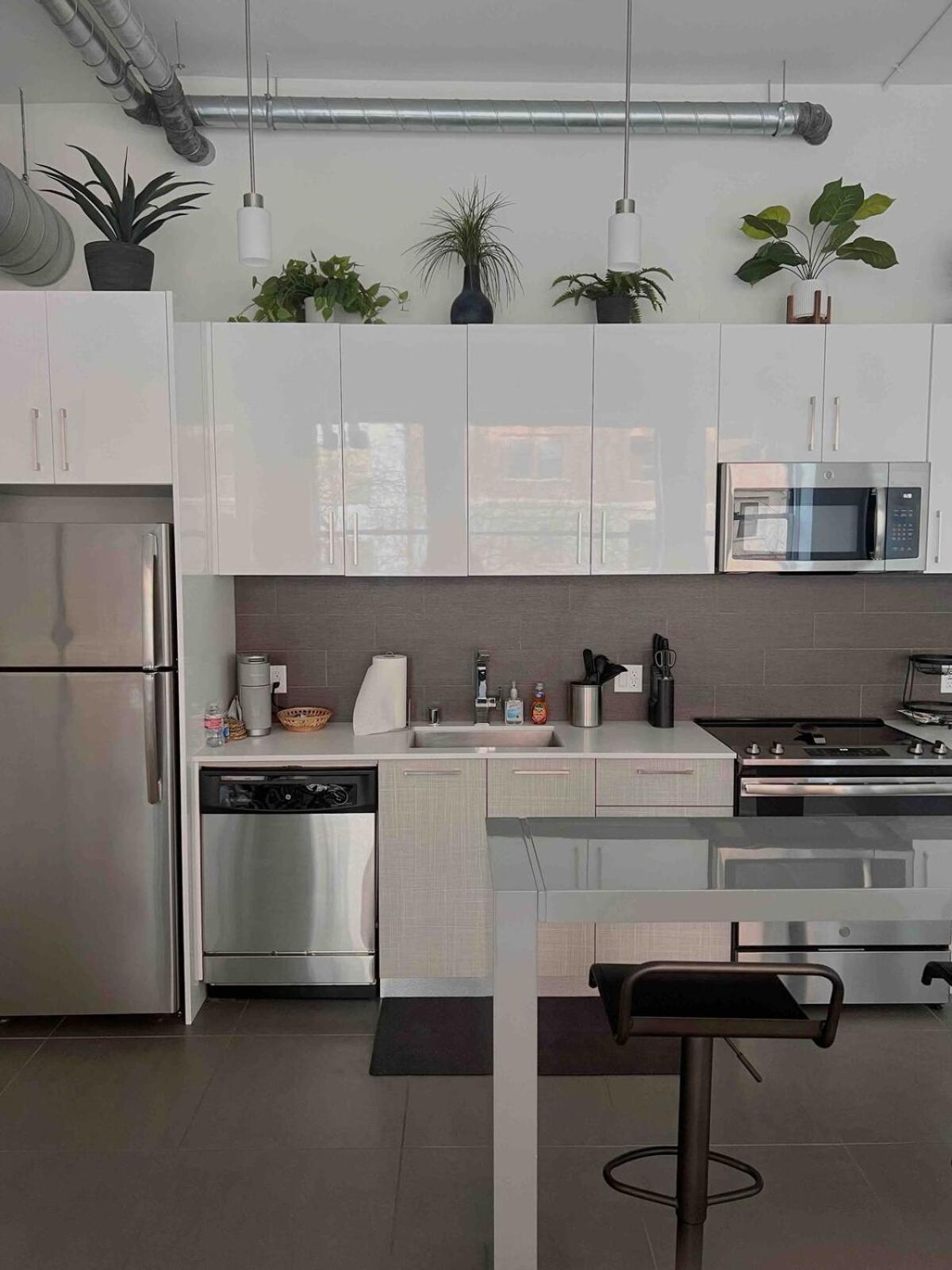 Modern Loft-rooftop Pool, Spa, Gym & Free Parking Apartment Los Angeles