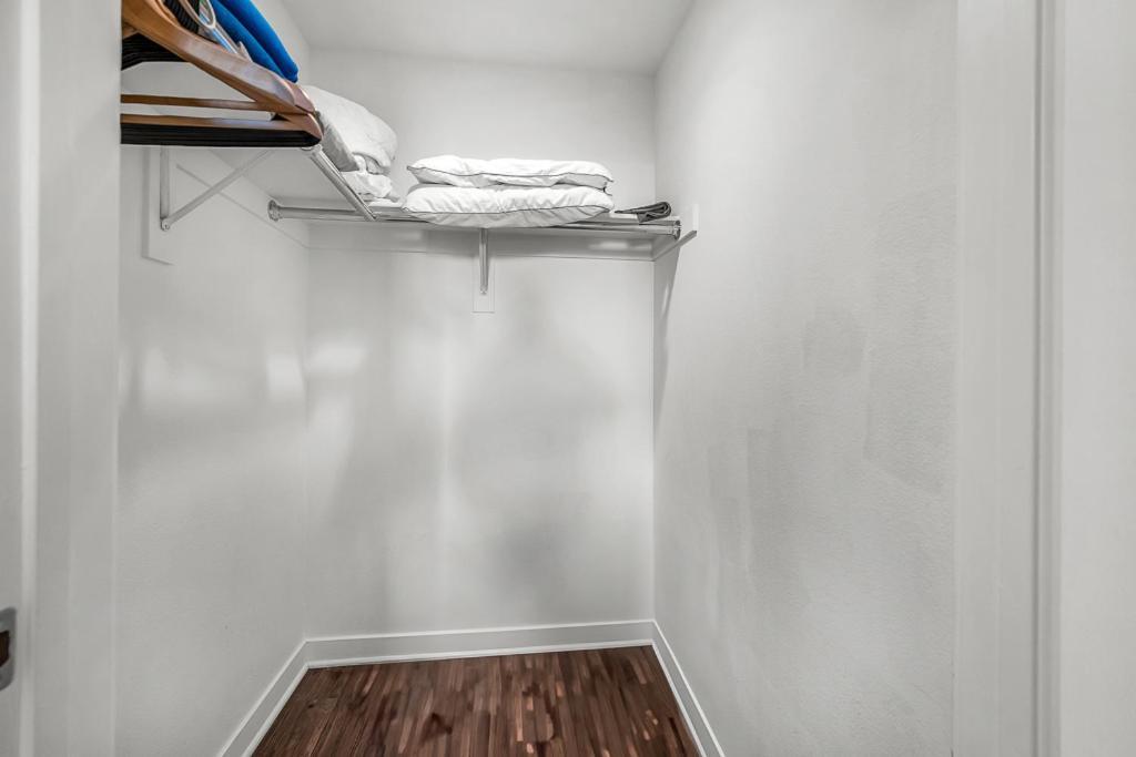 Santa Monica 2 Bed/ 2 Bath