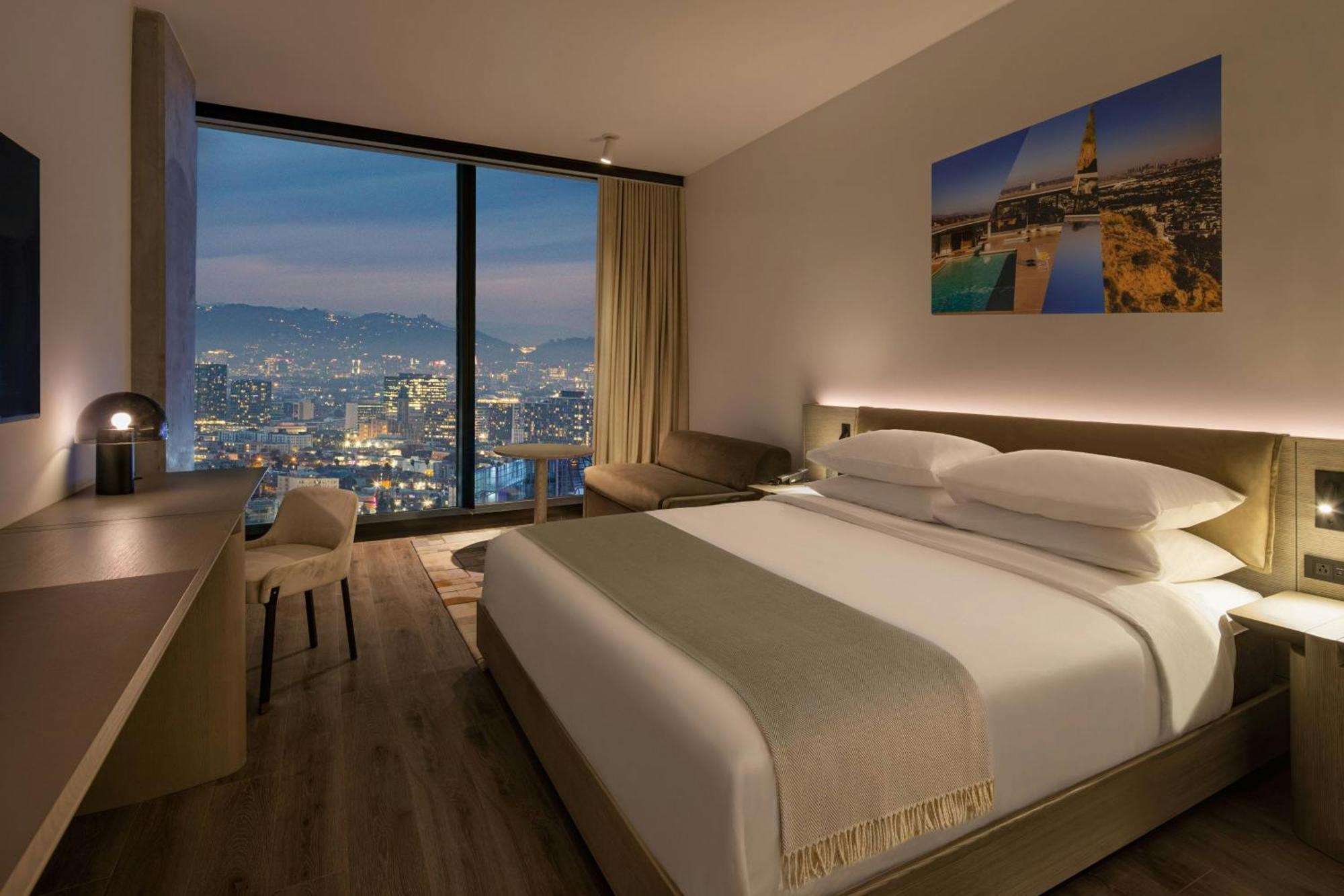 Hotel Ac By Marriott Downtown Angeles 4*