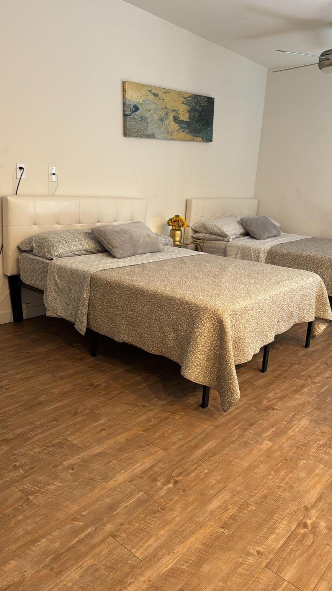 Incredible Hollywood Loft Free Parking Apartment *