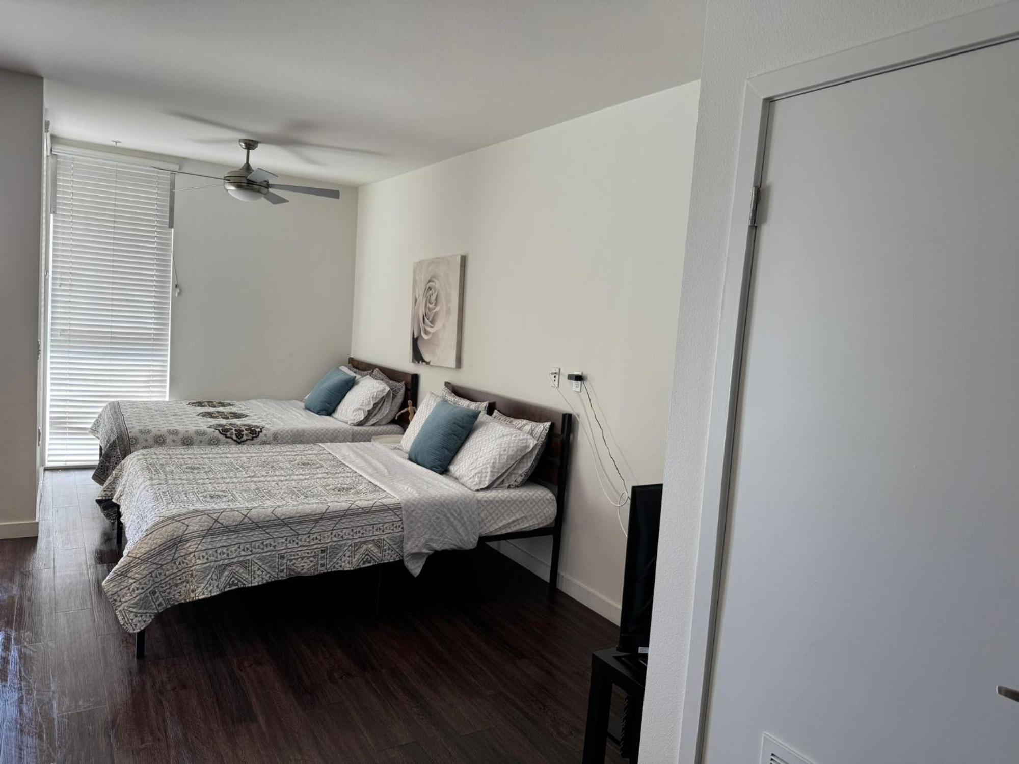 Incredible Hollywood Loft Free Parking Apartment *