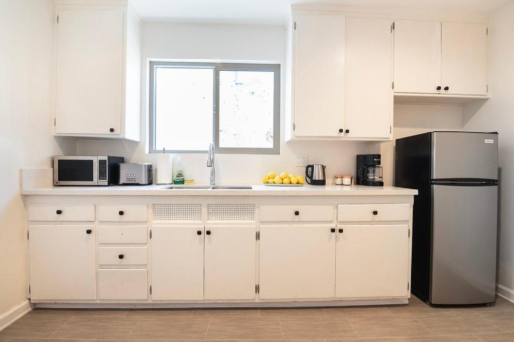 Comfortable 1-bedroom Near Beverly Hills And La Attractions Los Angeles