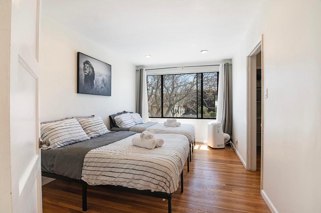 Comfortable 1-bedroom Near Beverly Hills And La Attractions Apartment