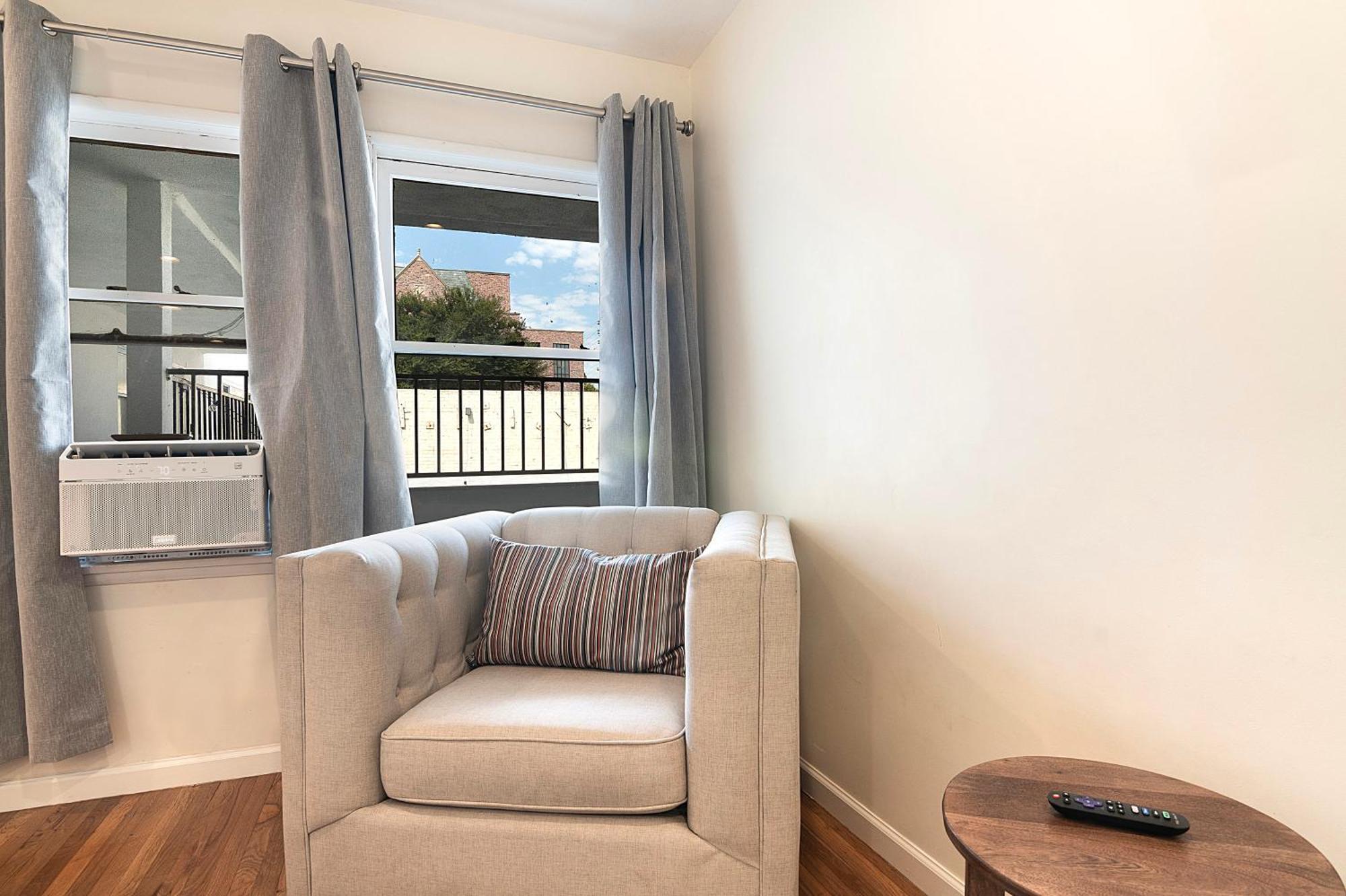 Charming 2nd-floor Near Beverly Hills And La Attractions *