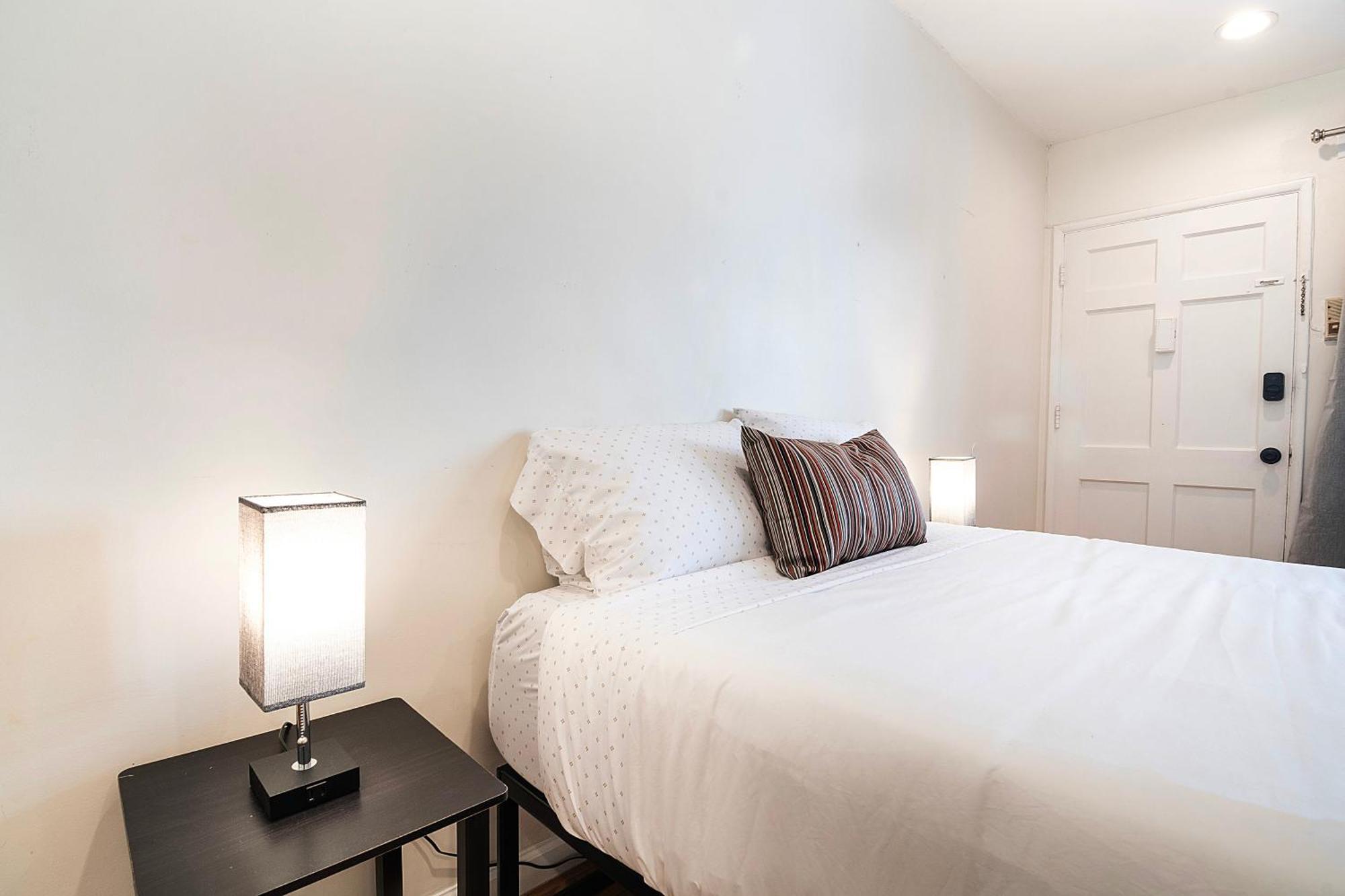 Charming 2nd-floor Near Beverly Hills And La Attractions