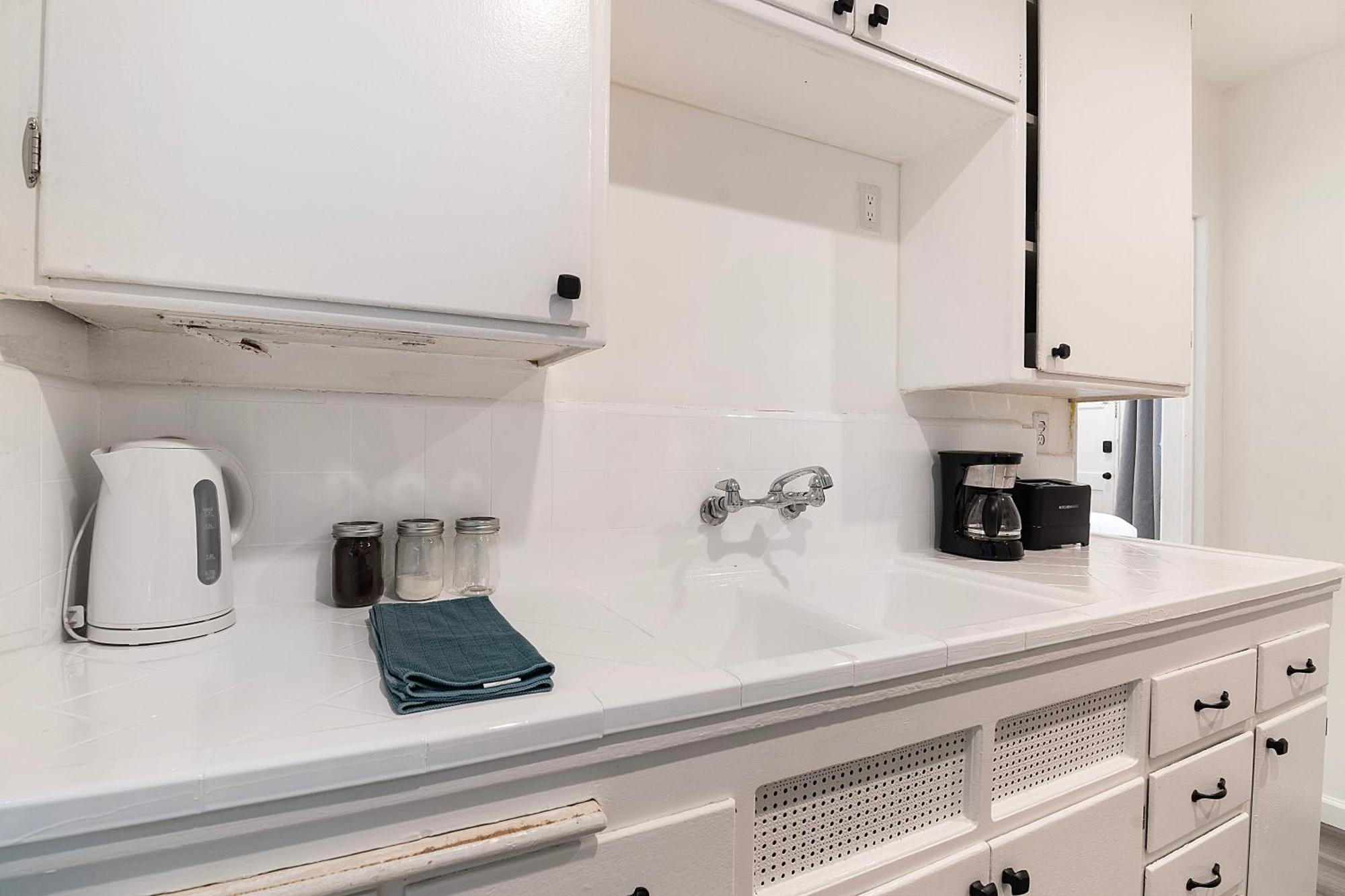Charming 2nd-floor Near Beverly Hills And La Attractions Apartment