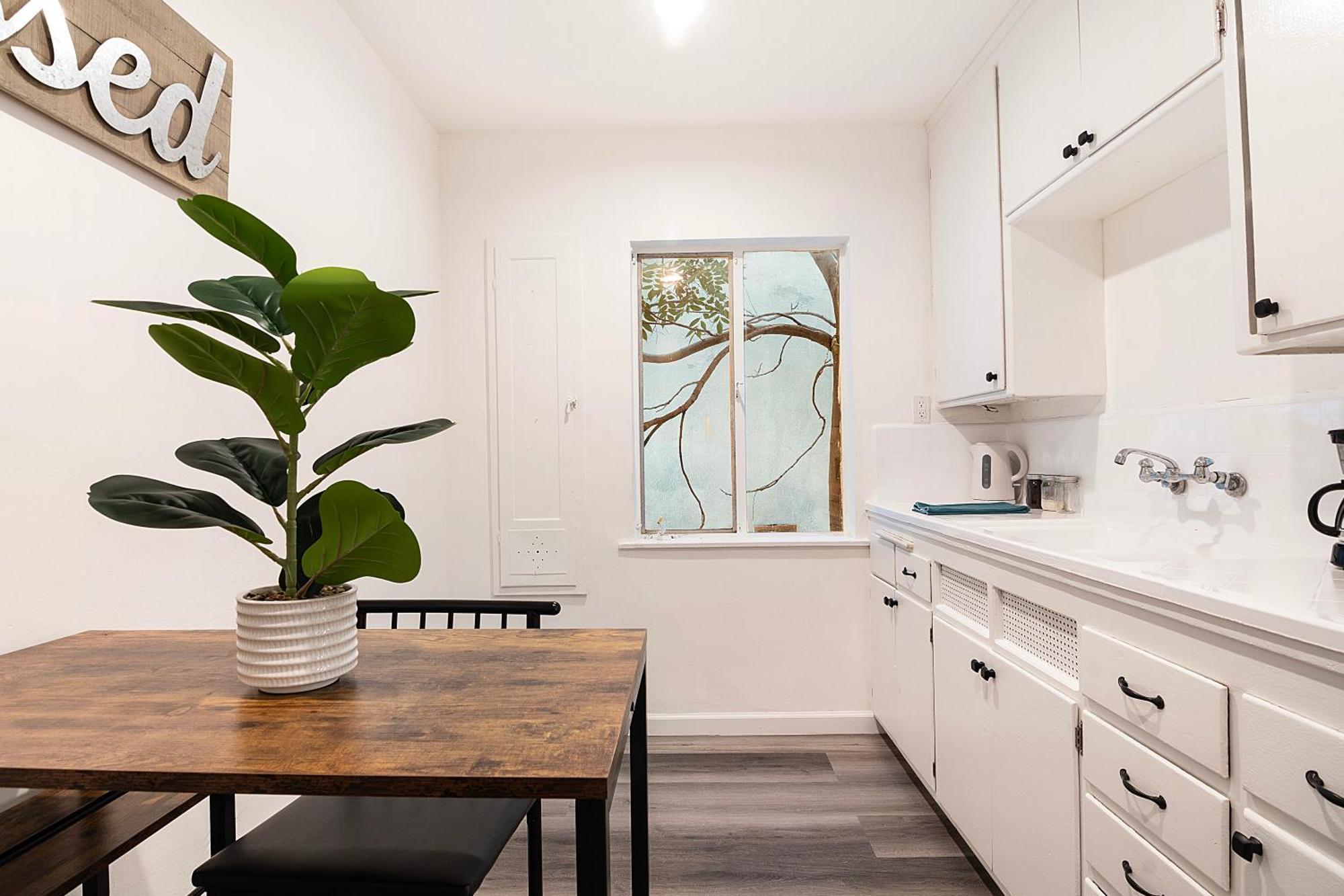Charming 2nd-floor Near Beverly Hills And La Attractions * Los Angeles