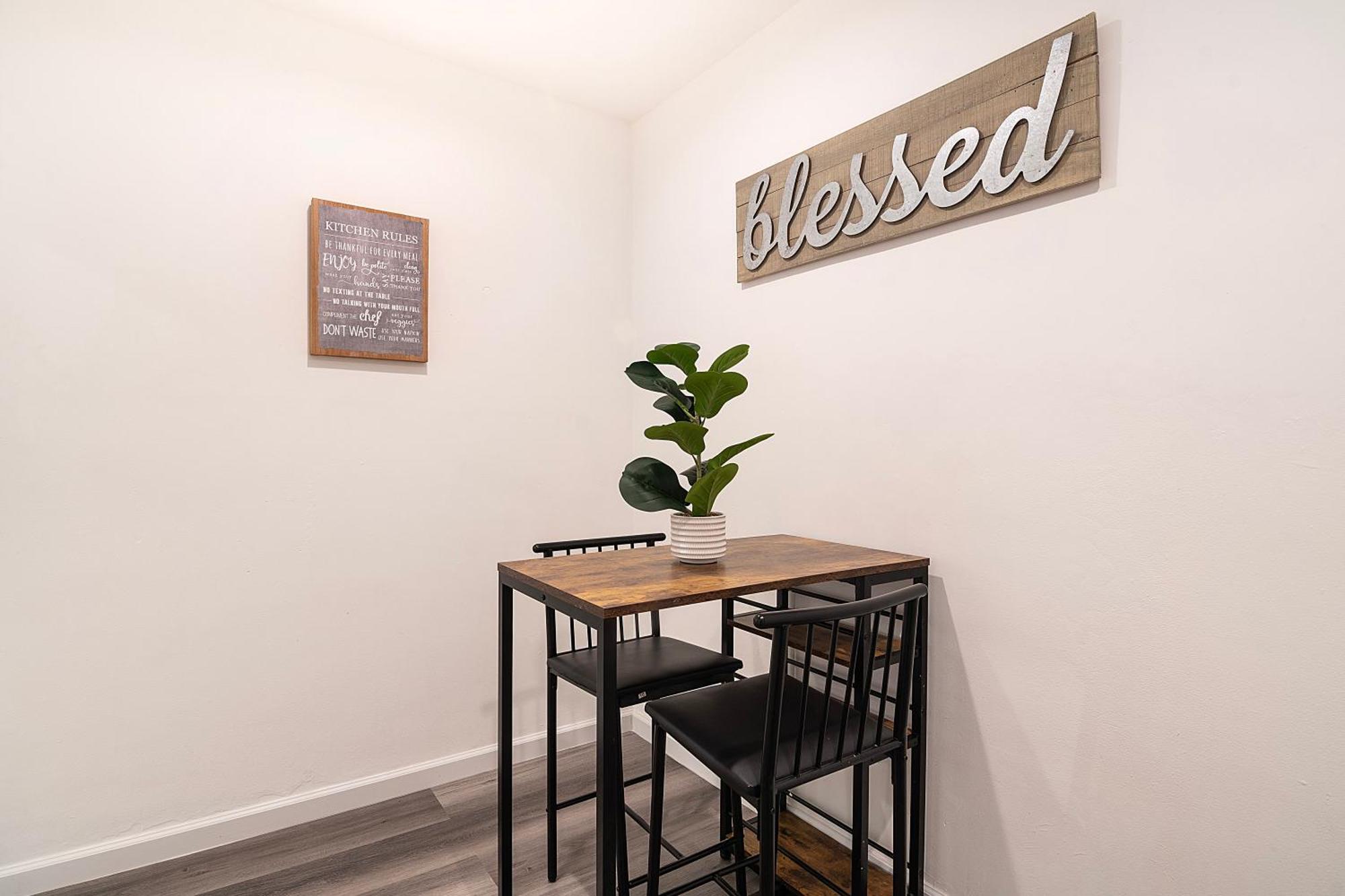 Charming 2nd-floor Near Beverly Hills And La Attractions *