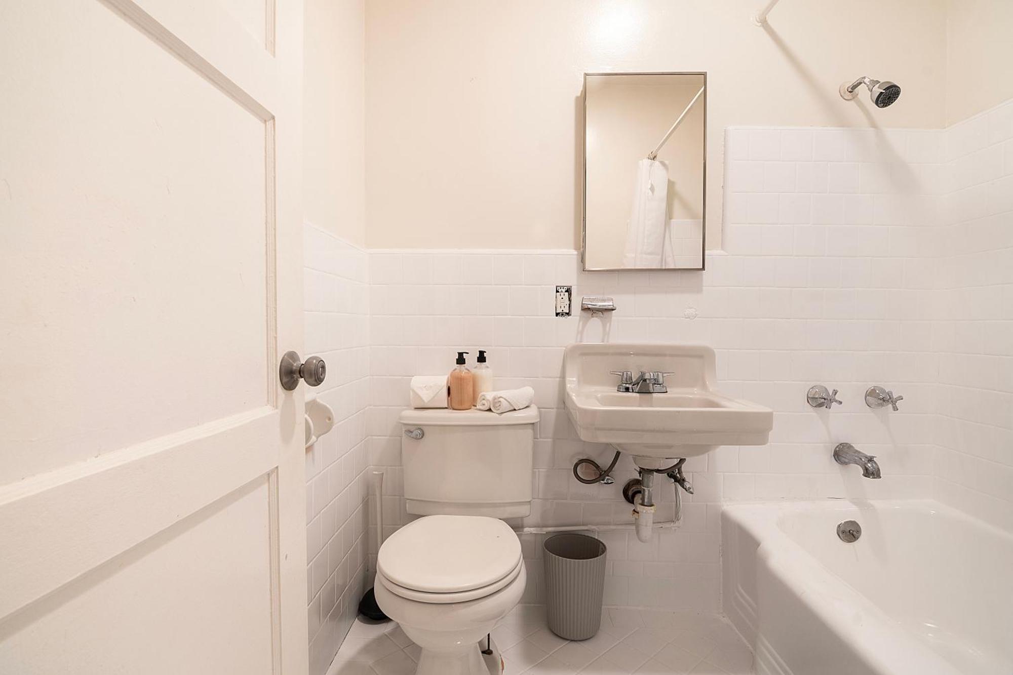 Charming 2nd-floor Near Beverly Hills And La Attractions Apartment Los Angeles