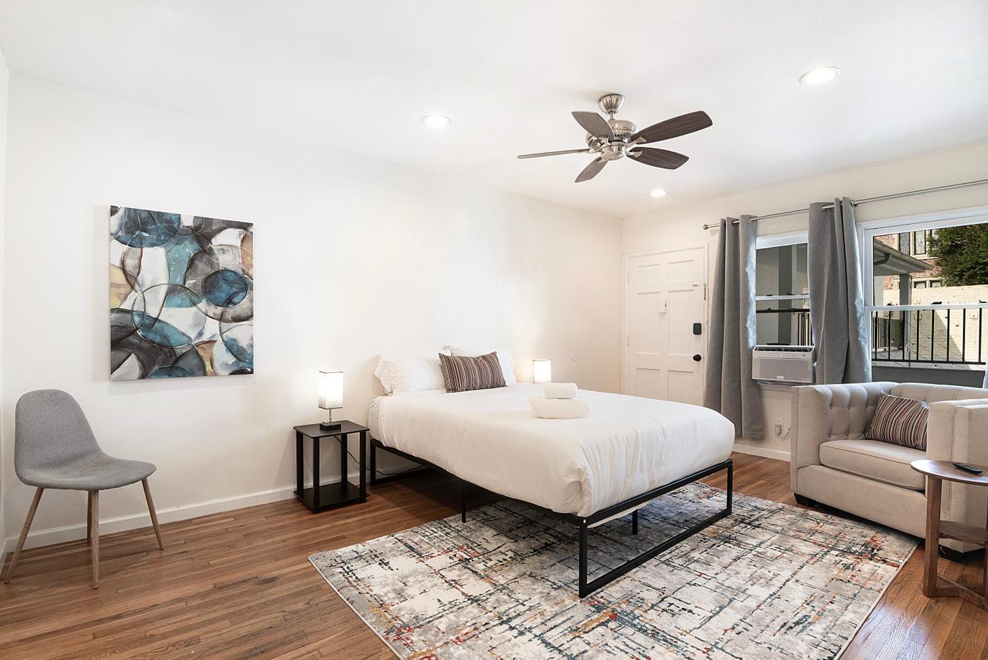 Charming 2nd-floor Near Beverly Hills And La Attractions Apartment Los Angeles