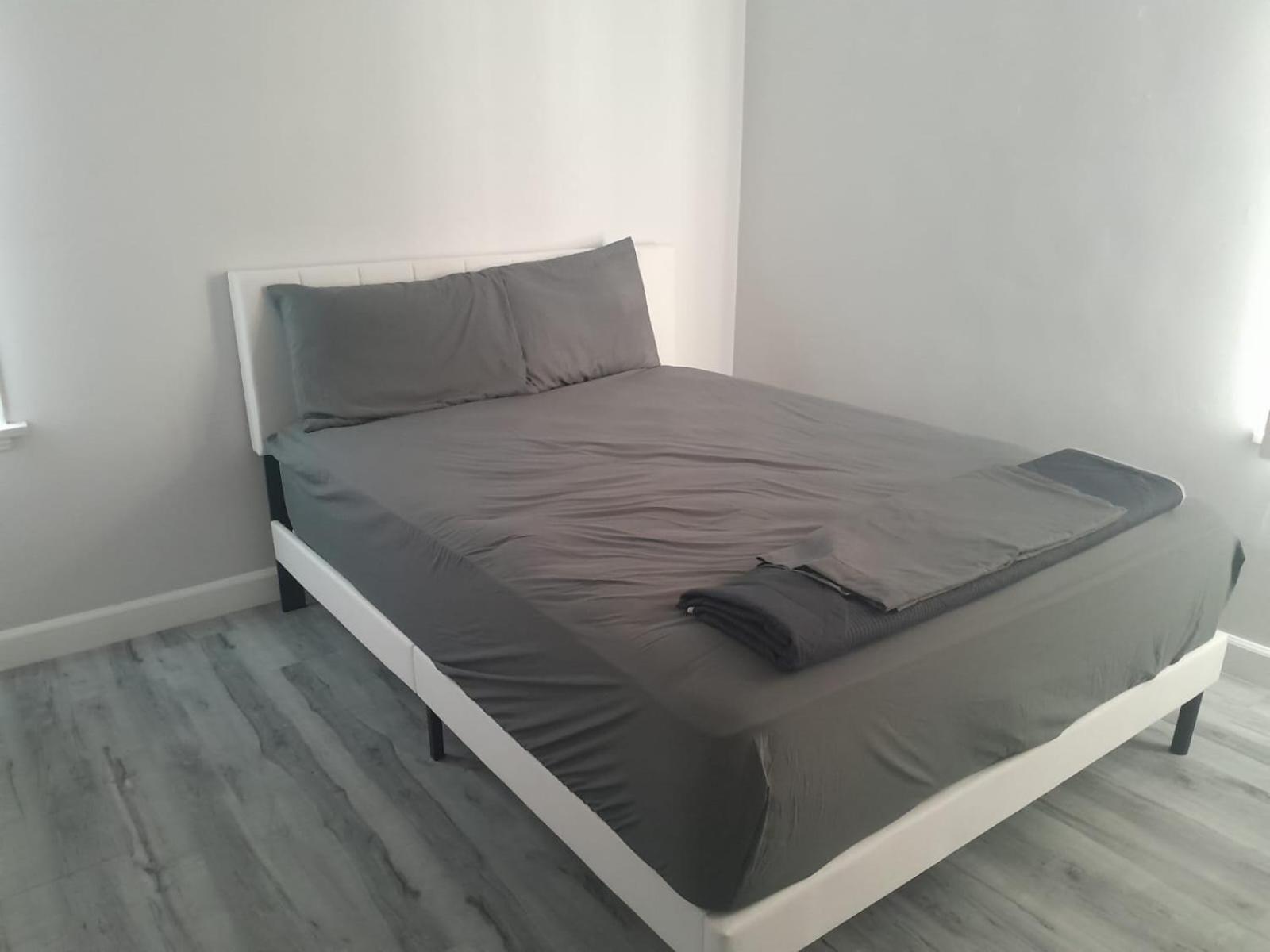 West La Chariton Apartamento