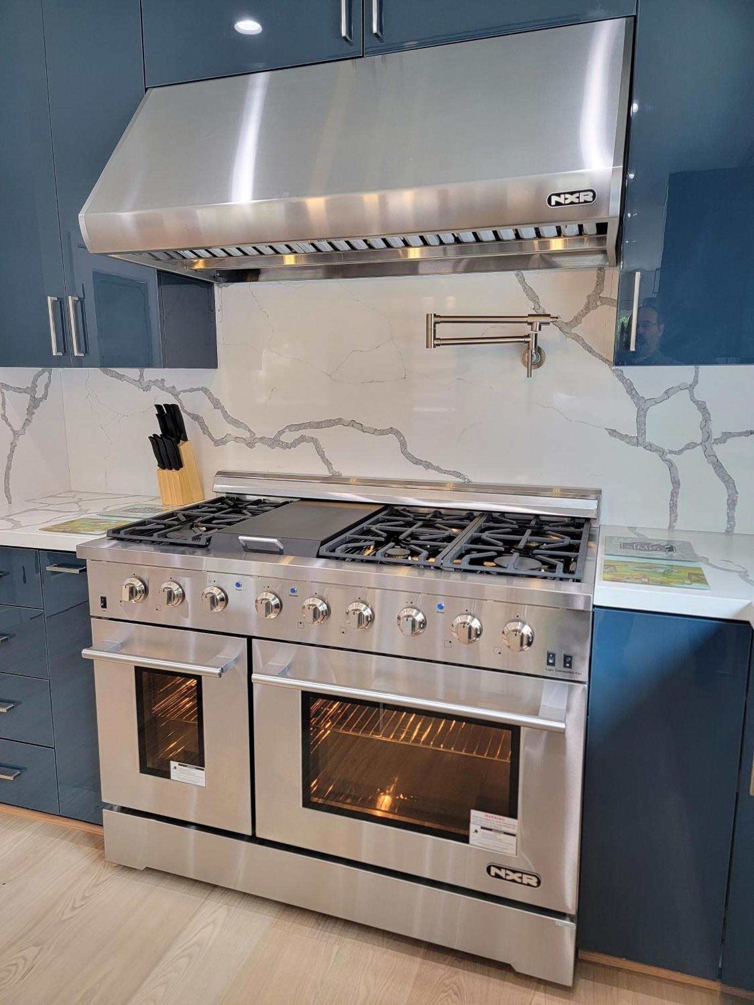 Modern Luxury 3 Bedroom Next To La Cienega Plaza With Parking, Wifi, Tv, Bbq 10 Minutes To Rodeo Drive Holiday home Los Angeles