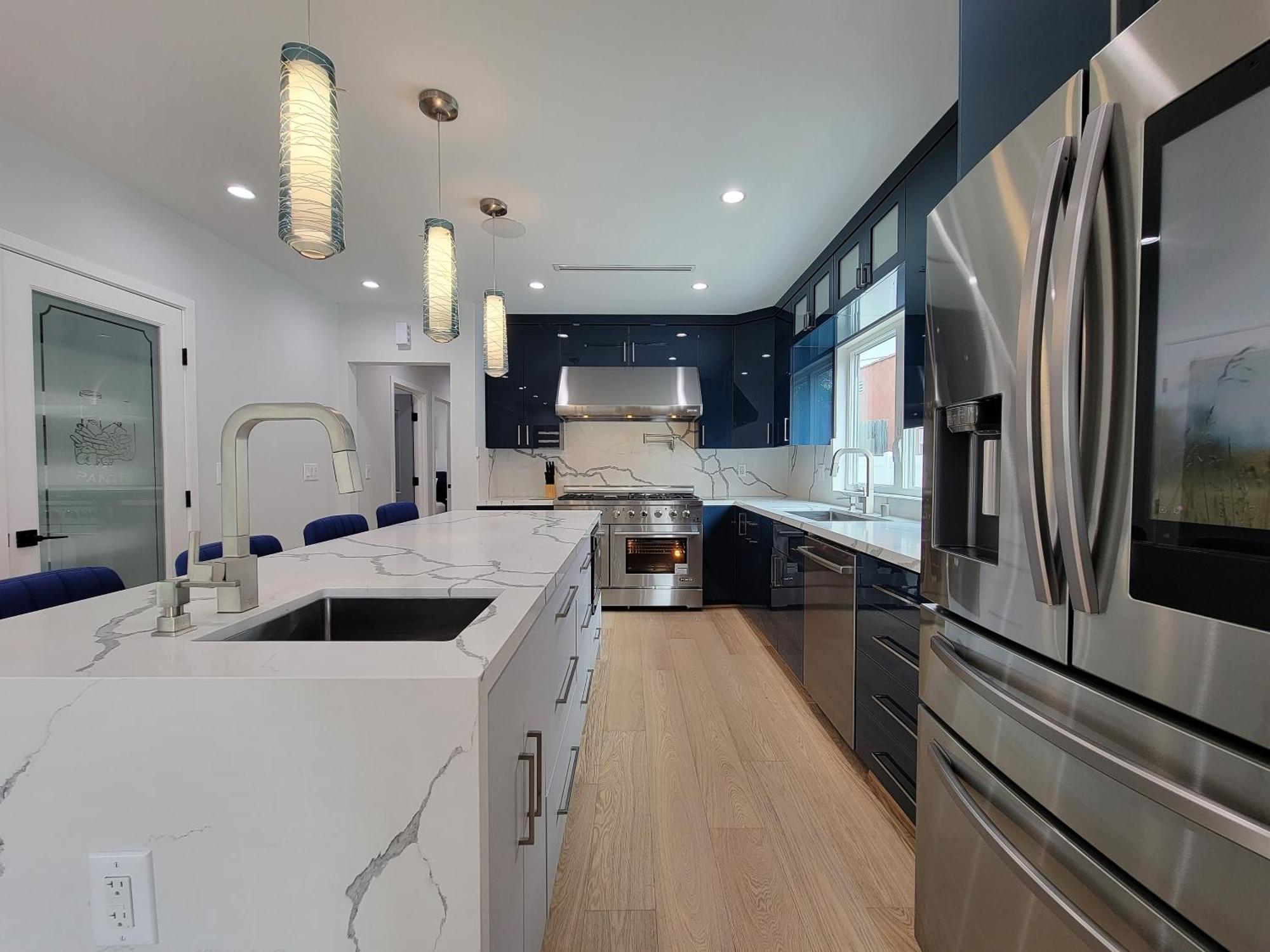 Modern Luxury 3 Bedroom Next To La Cienega Plaza With Parking, Wifi, Tv, Bbq 10 Minutes To Rodeo Drive Holiday home Los Angeles