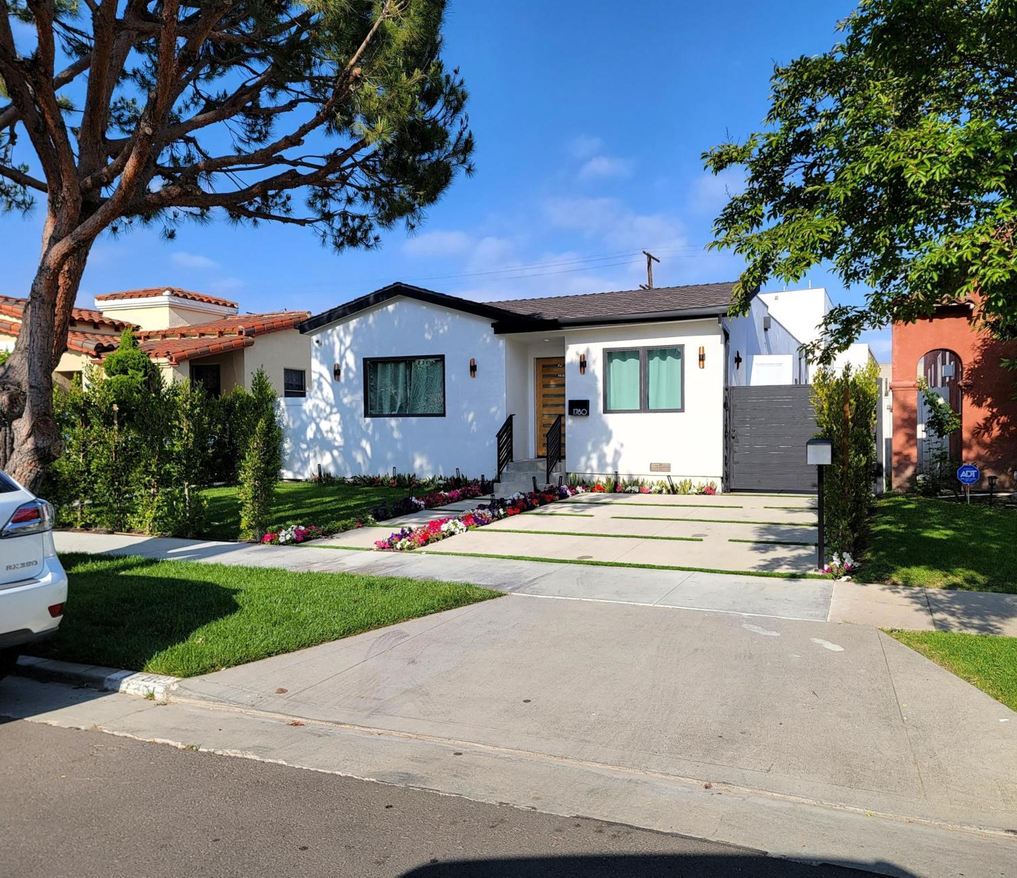 Modern Luxury 3 Bedroom Next To La Cienega Plaza With Parking, Wifi, Tv, Bbq 10 Minutes To Rodeo Drive Holiday home