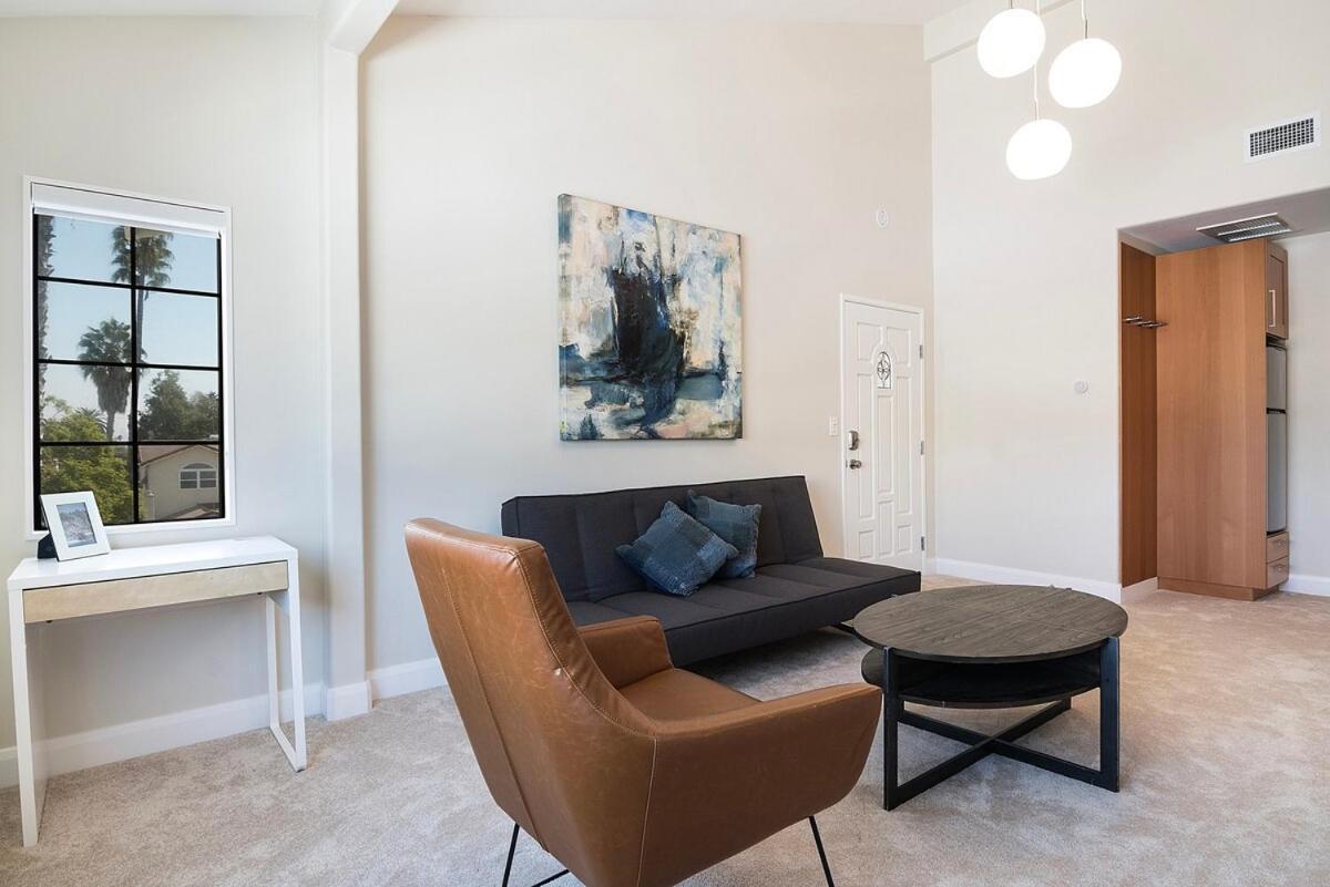 Villa Beautiful 6br Family 2-story With Large Backyard And Outdoor Kitchen