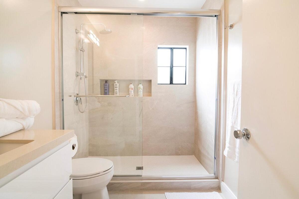 Beautiful 6br Family 2-story With Large Backyard And Outdoor Kitchen Villa *