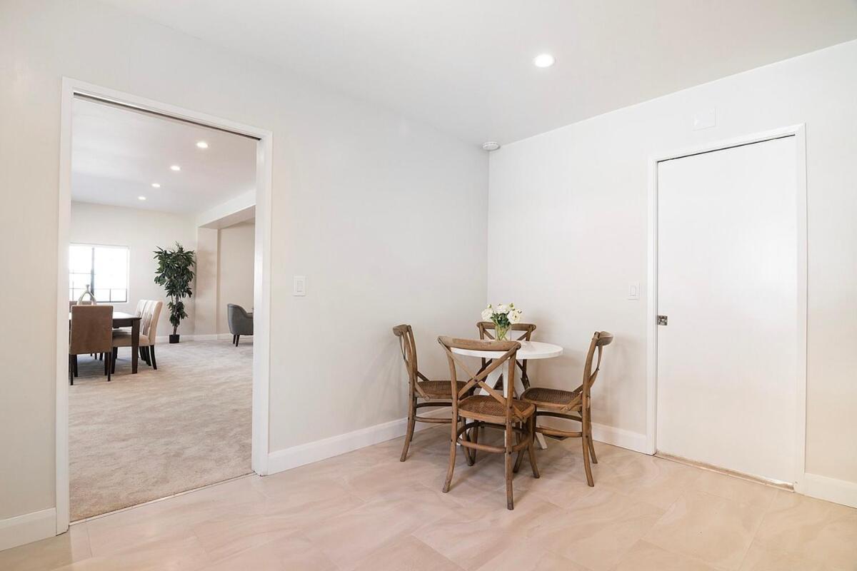 Beautiful 6br Family 2-story With Large Backyard And Outdoor Kitchen Villa