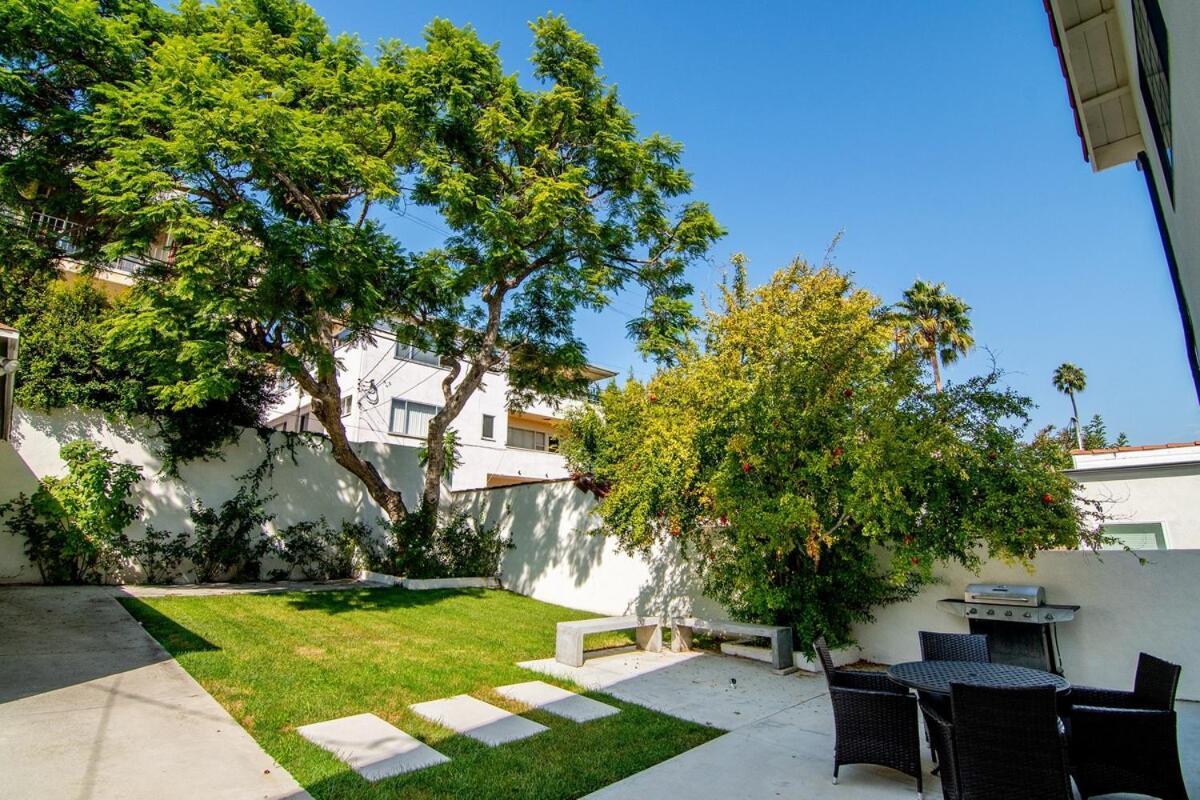 Beautiful 6br Family 2-story With Large Backyard And Outdoor Kitchen Villa Los Angeles