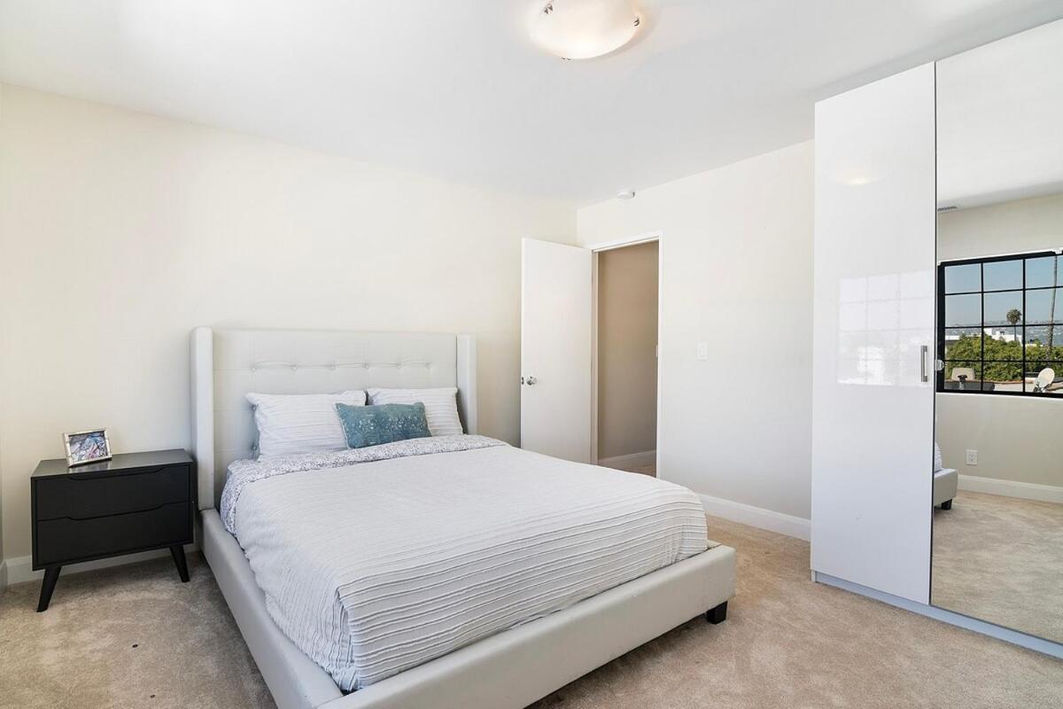 Villa Beautiful 6br Family 2-story With Large Backyard And Outdoor Kitchen Los Angeles