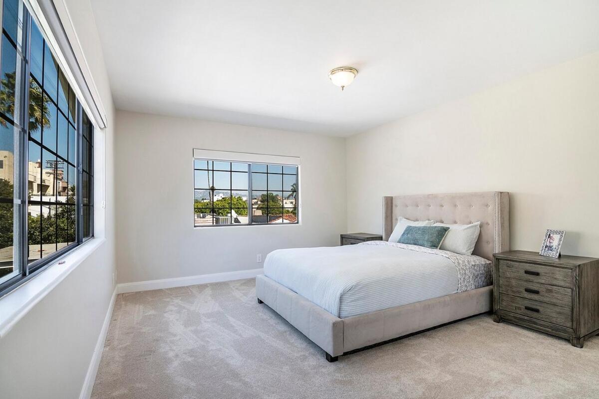 Beautiful 6br Family 2-story With Large Backyard And Outdoor Kitchen Villa