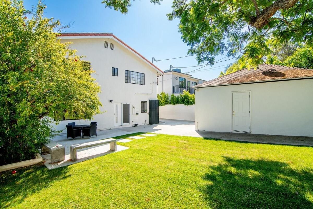 Beautiful 6br Family 2-story With Large Backyard And Outdoor Kitchen