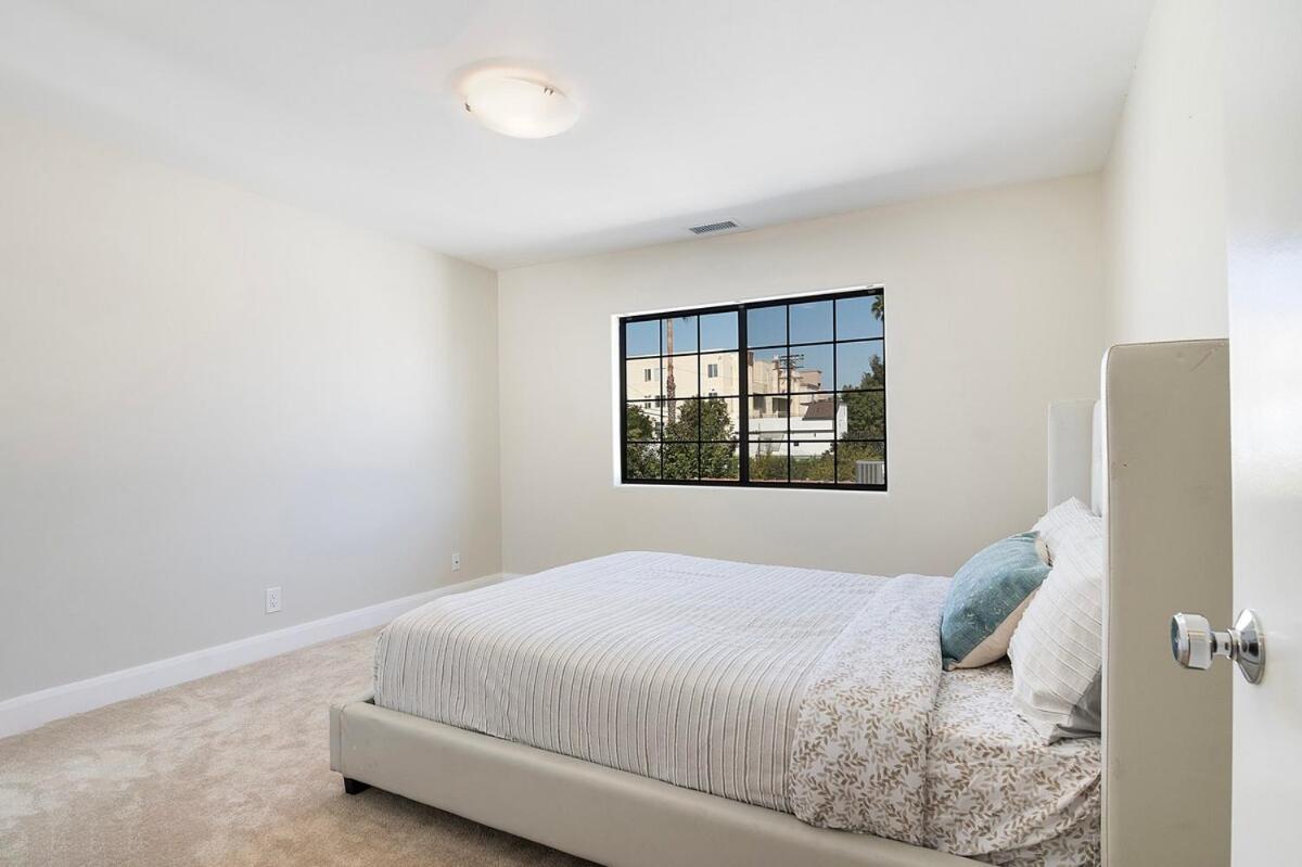 Beautiful 6br Family 2-story With Large Backyard And Outdoor Kitchen Villa