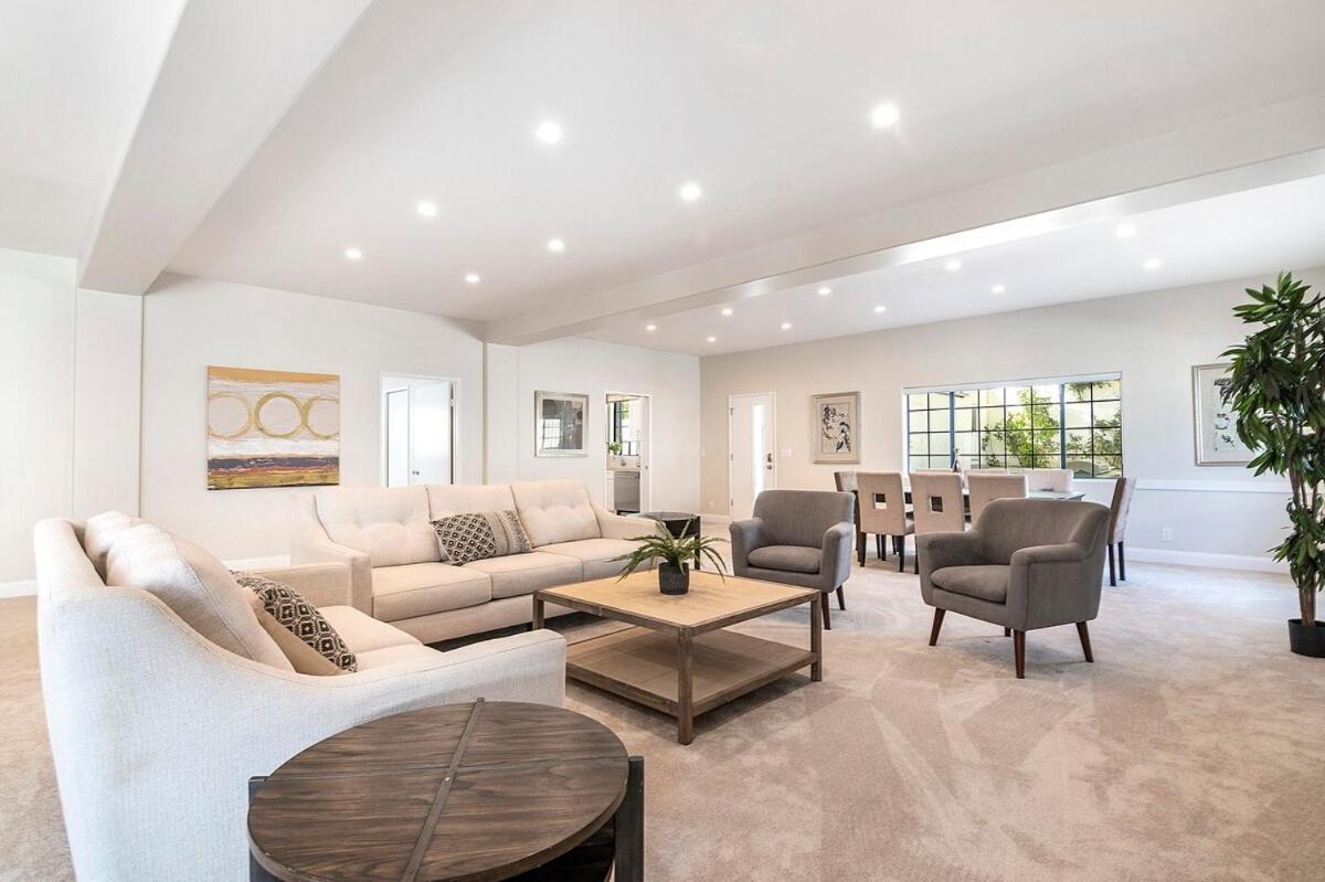 Villa Beautiful 6br Family 2-story With Large Backyard And Outdoor Kitchen Los Angeles