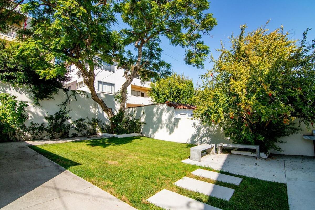 Beautiful 6br Family 2-story With Large Backyard And Outdoor Kitchen Los Angeles
