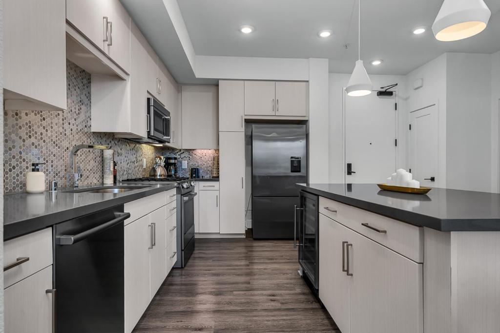 Marina Del Rey With Amenities Apartment