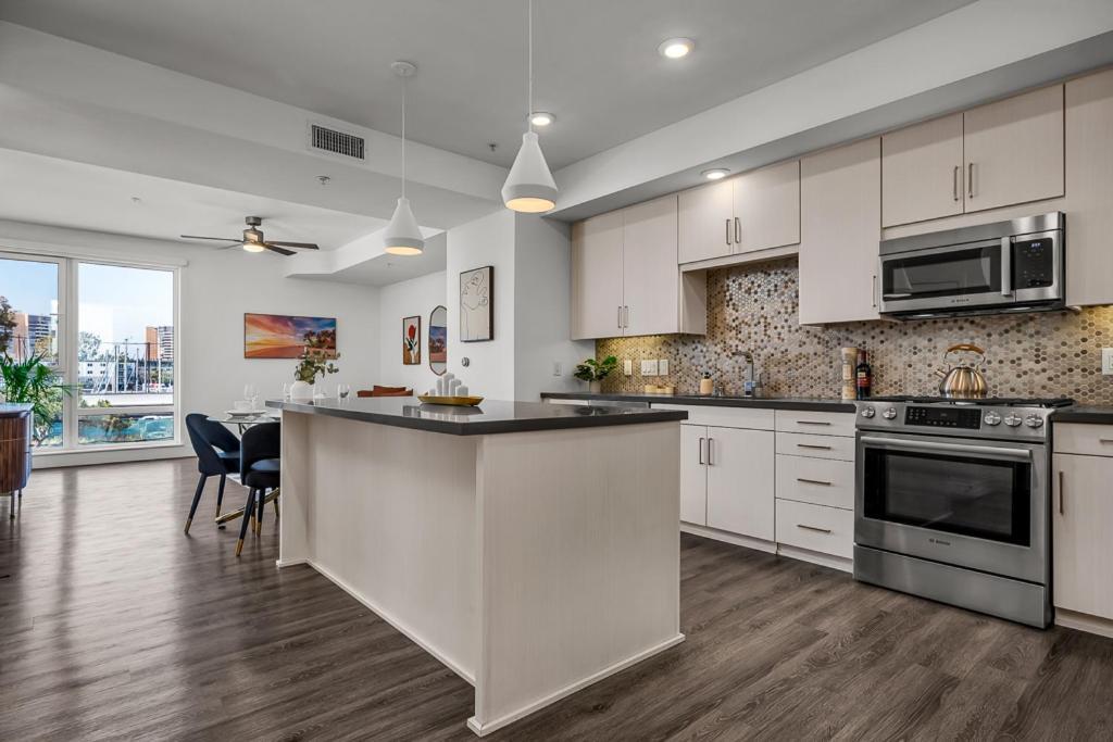 Marina Del Rey With Amenities Los Angeles