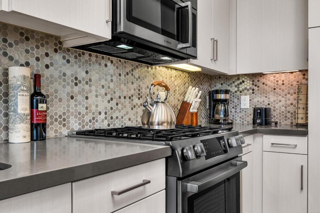 Marina Del Rey With Amenities *