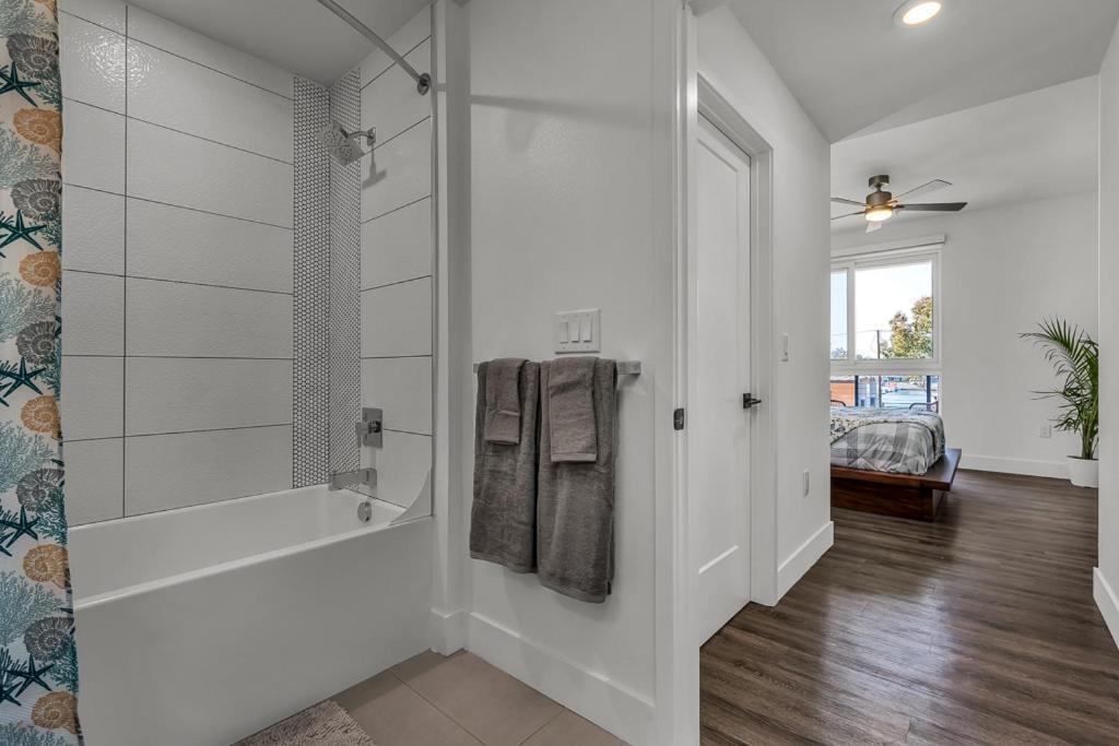 Marina Del Rey With Amenities
