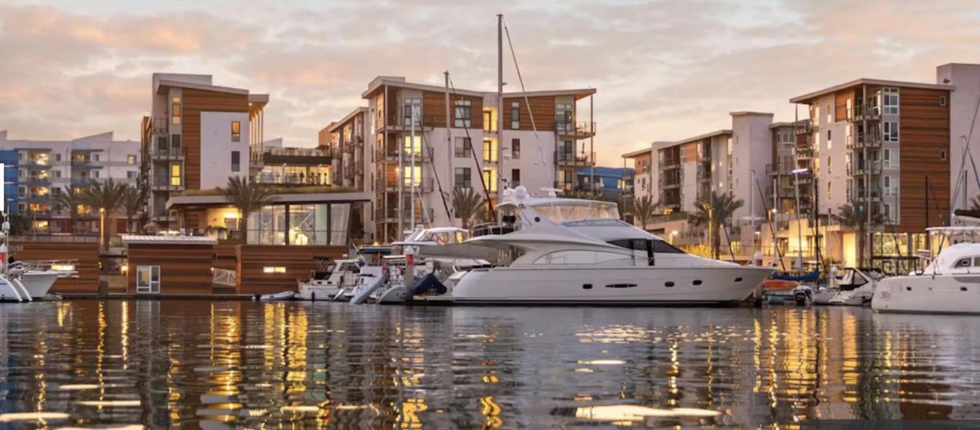 Marina Del Rey With Amenities *