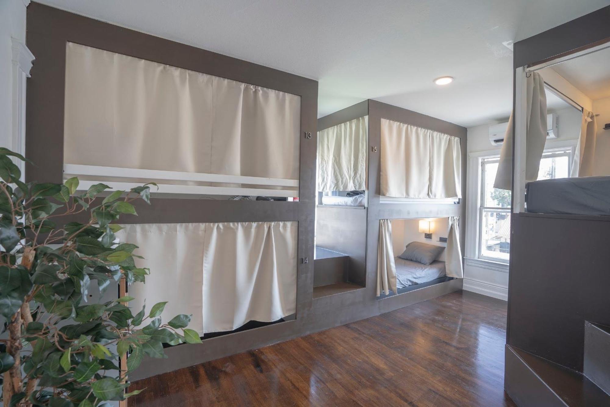 Burlington Hostel *