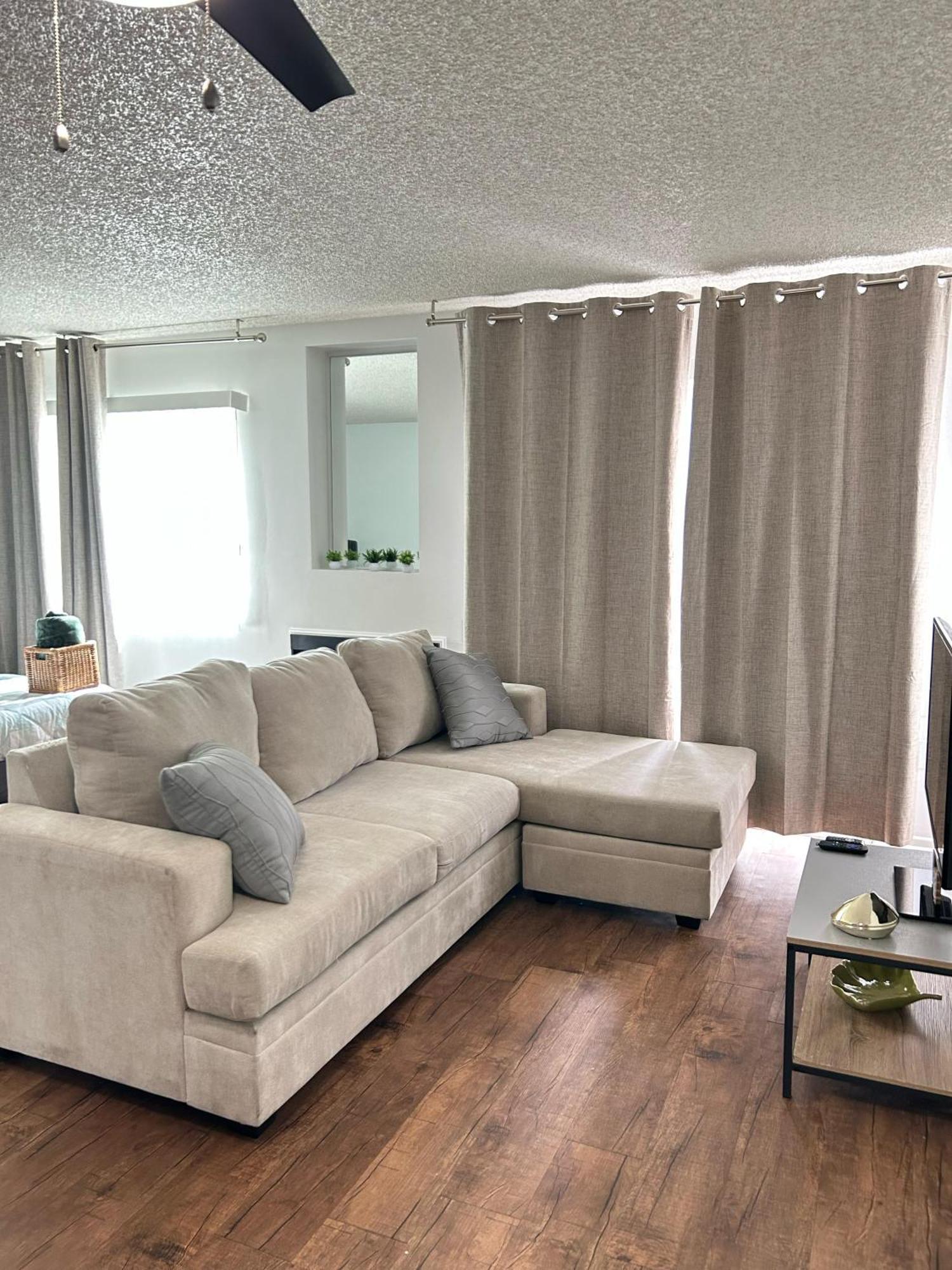Hollywood Blvd Apartment Los Angeles